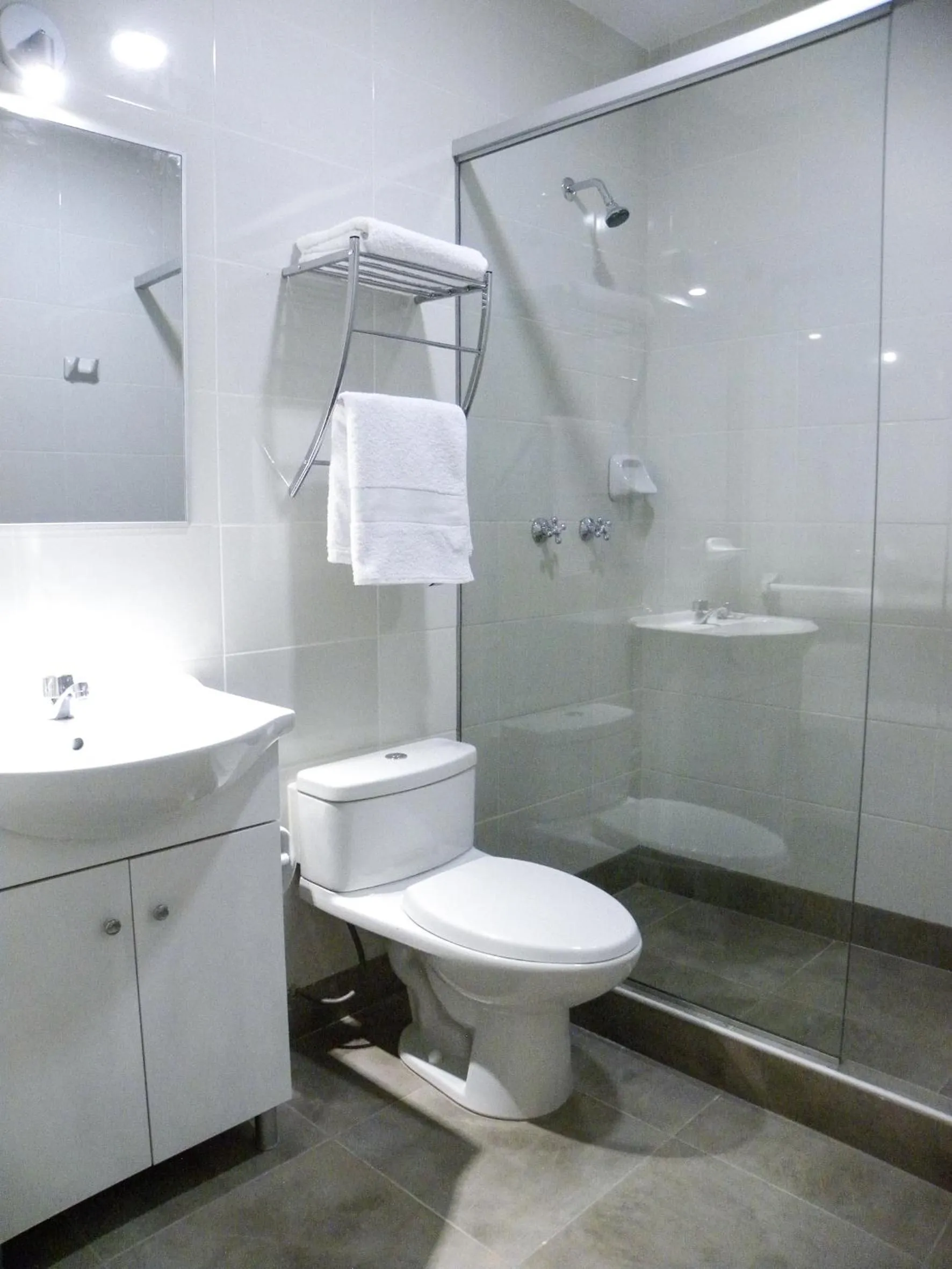 Shower in Nice Inn Tacna