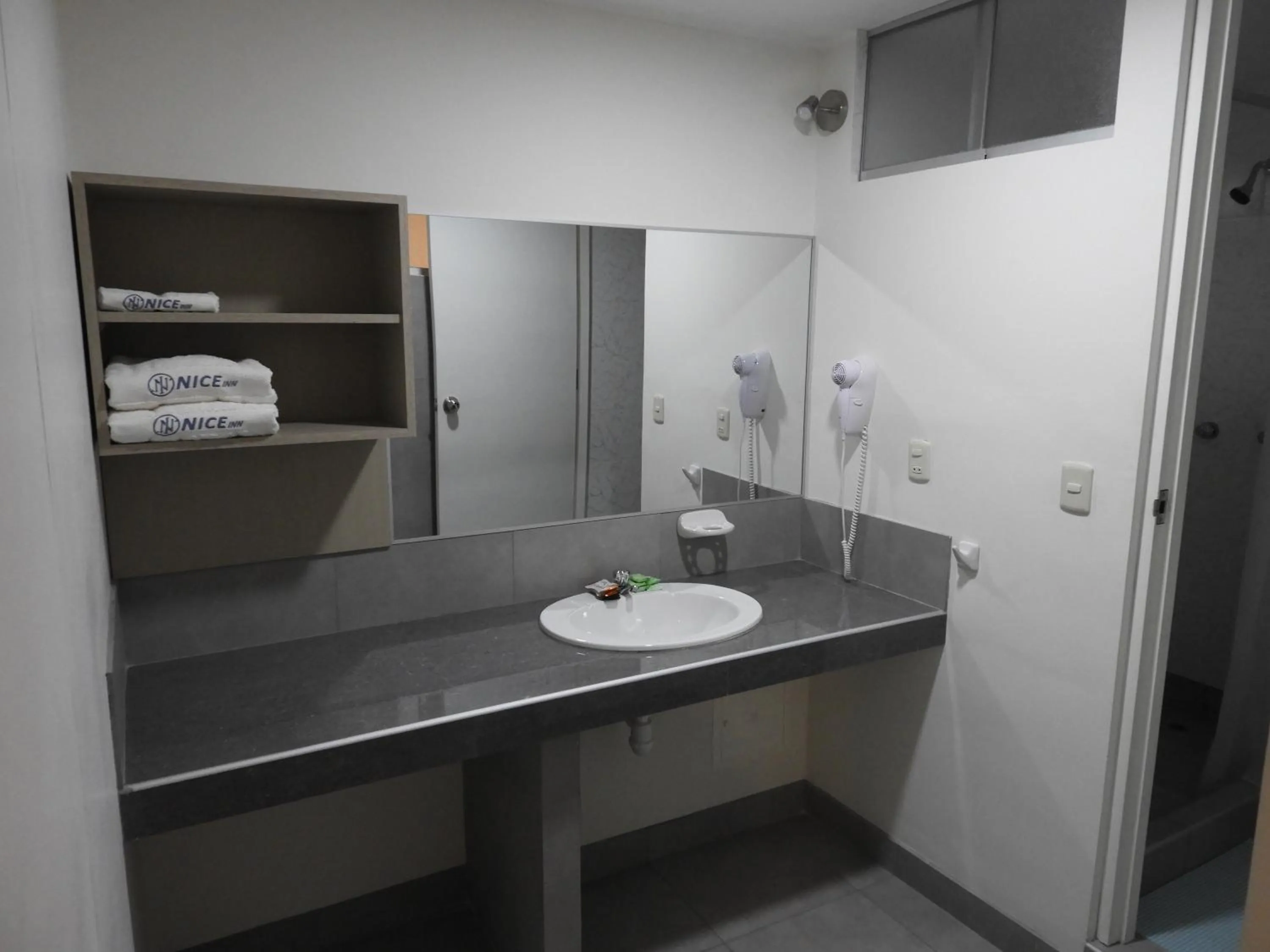 Shower in Nice Inn Tacna