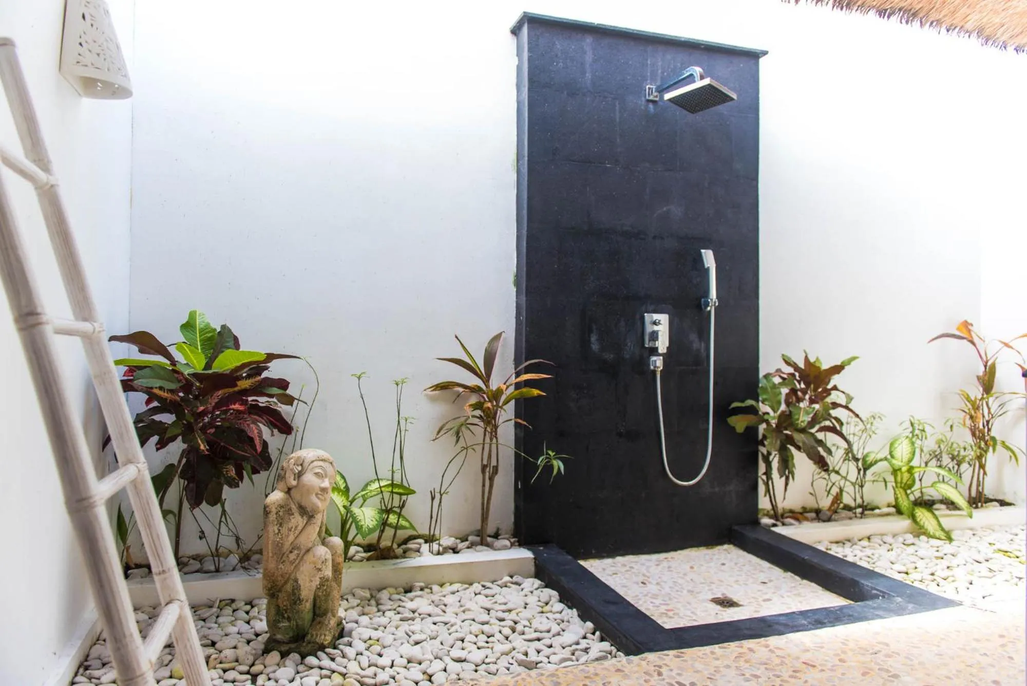 Shower in Villa Michiko