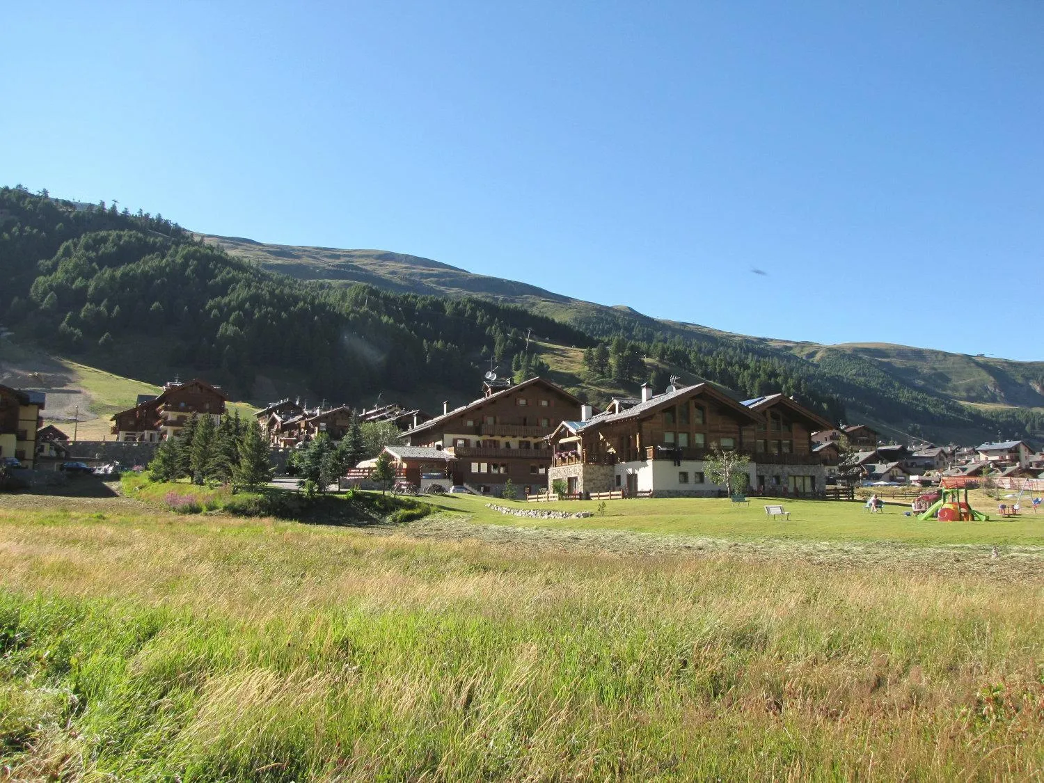 Day in Paradise Lodge