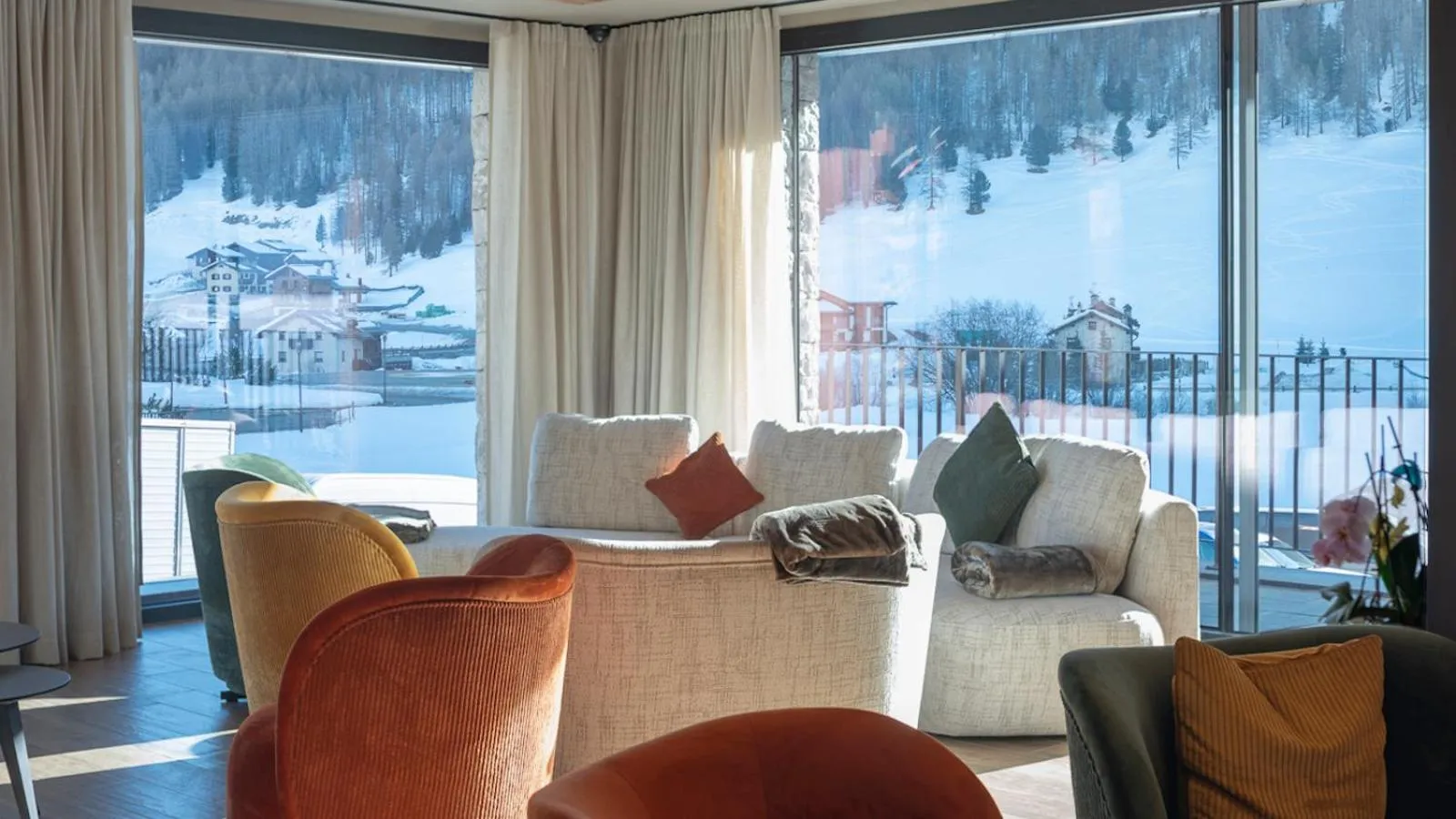 Day in Paradise Lodge