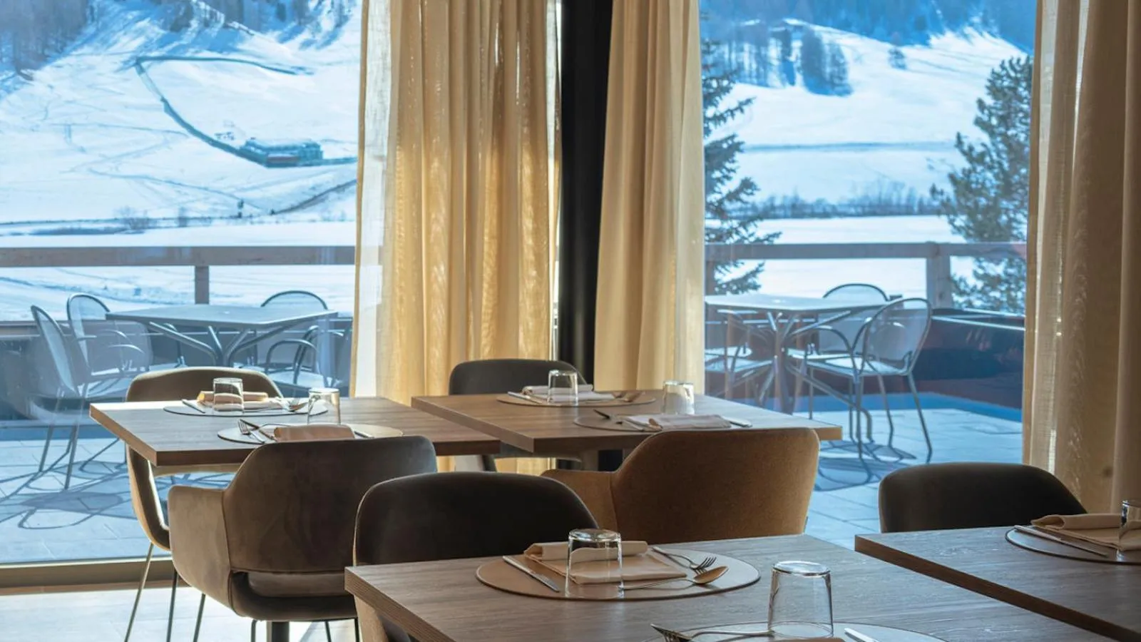 Restaurant/places to eat in Paradise Lodge