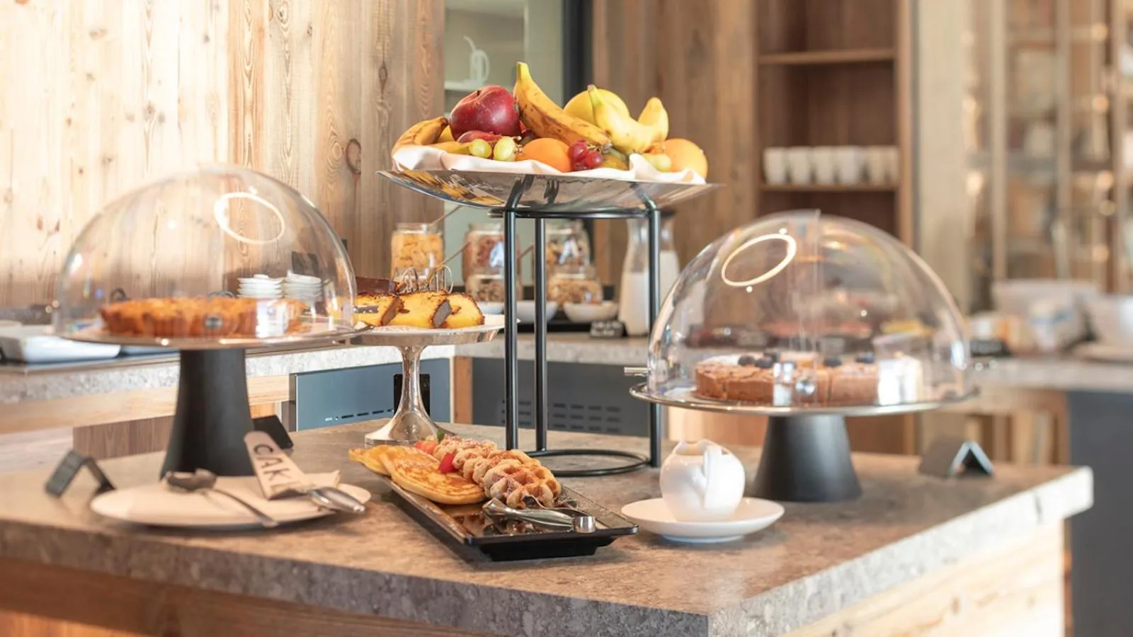 Food and drinks in Paradise Lodge