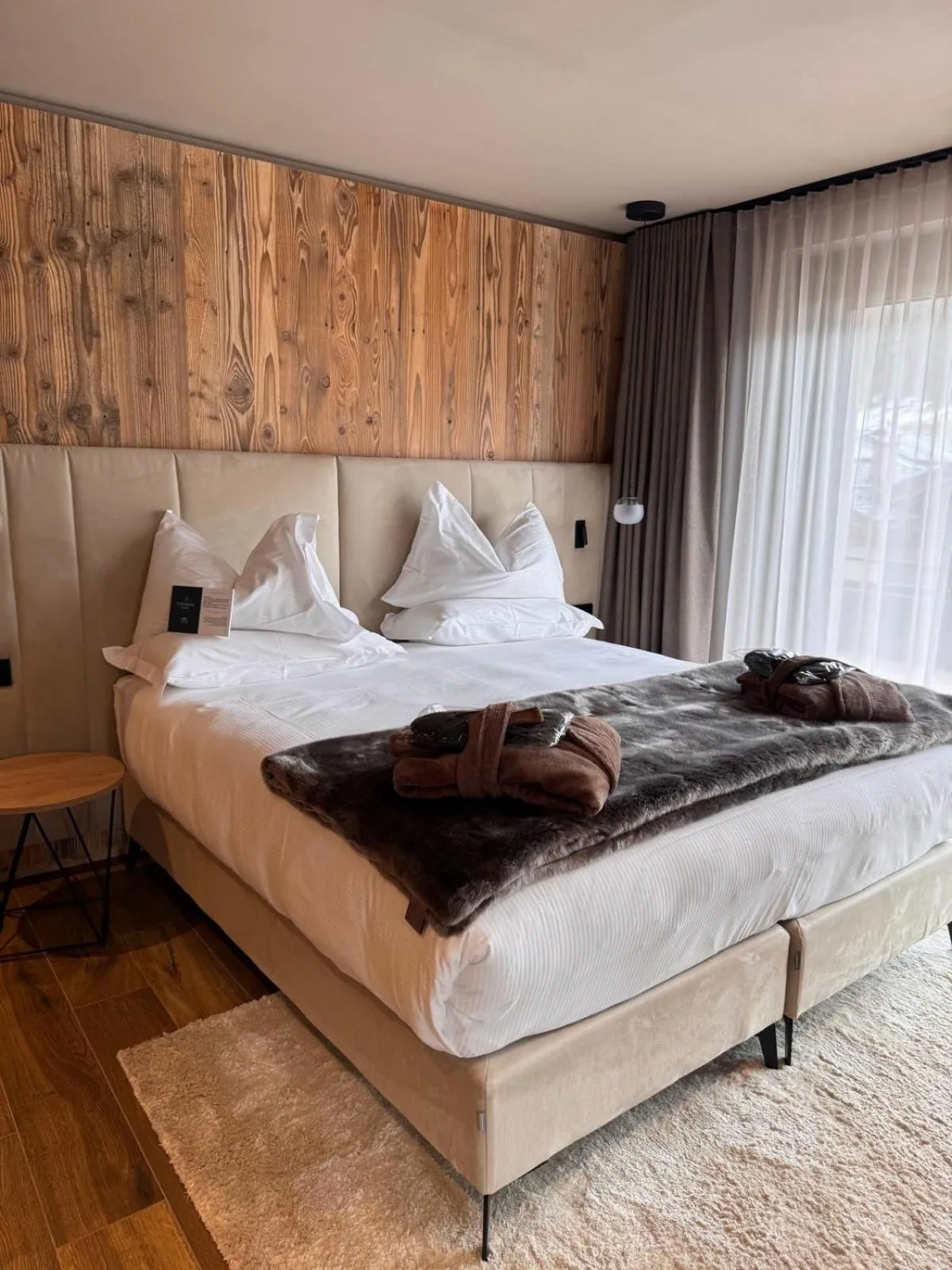 Bedroom, Bed in Paradise Lodge