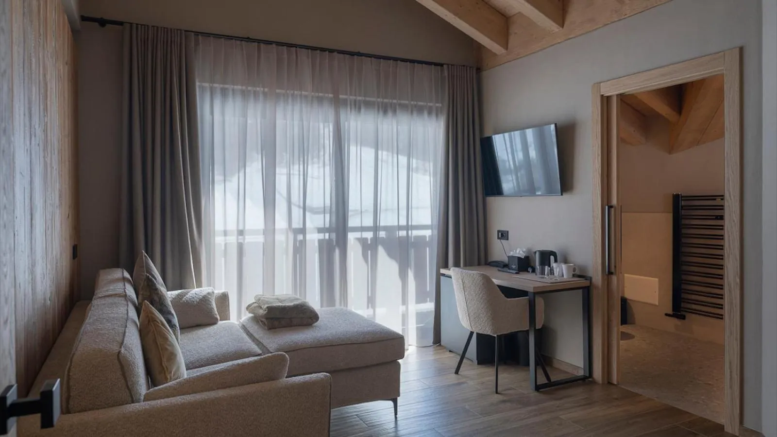 Bed in Paradise Lodge