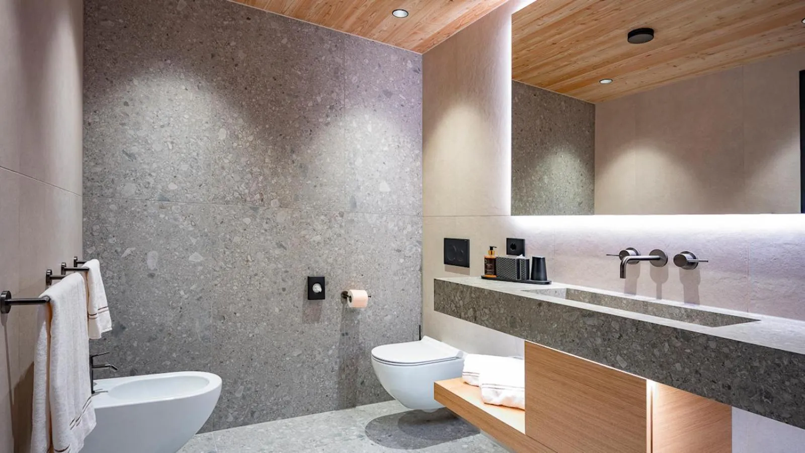 Shower in Paradise Lodge