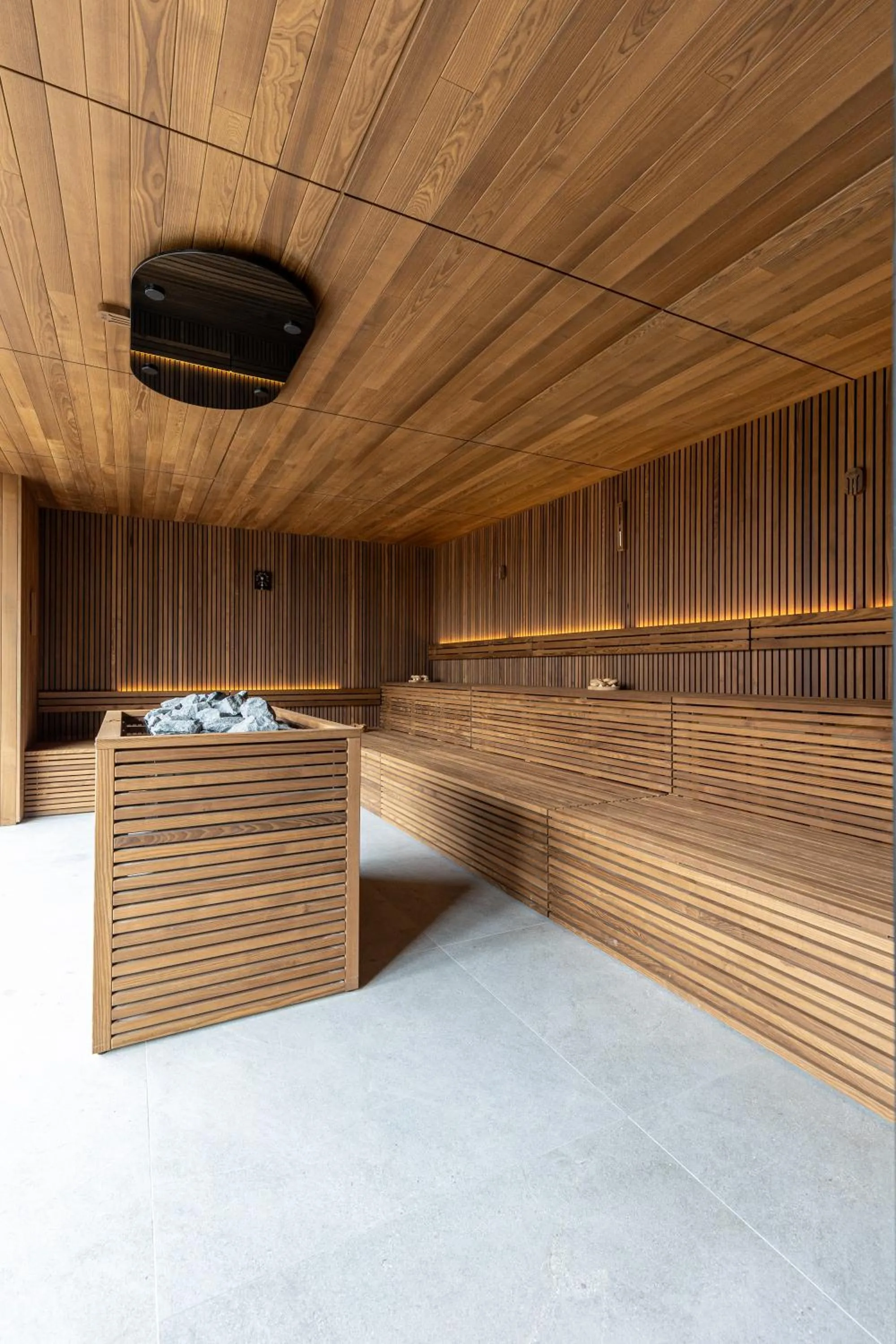 Sauna in Paradise Lodge