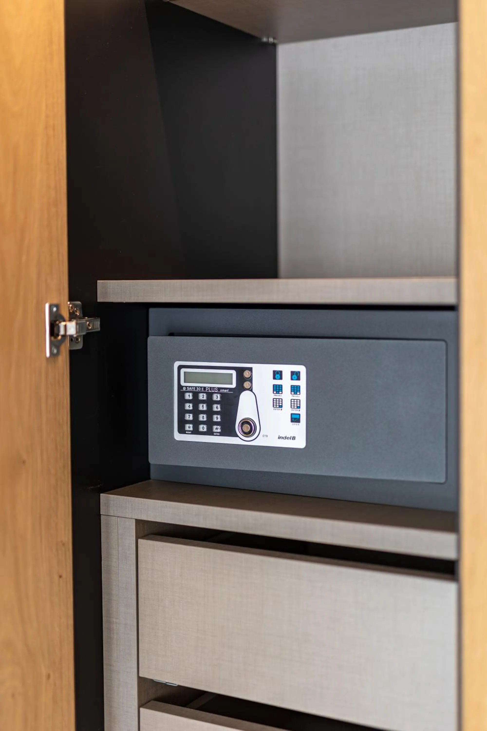 safe in Paradise Lodge