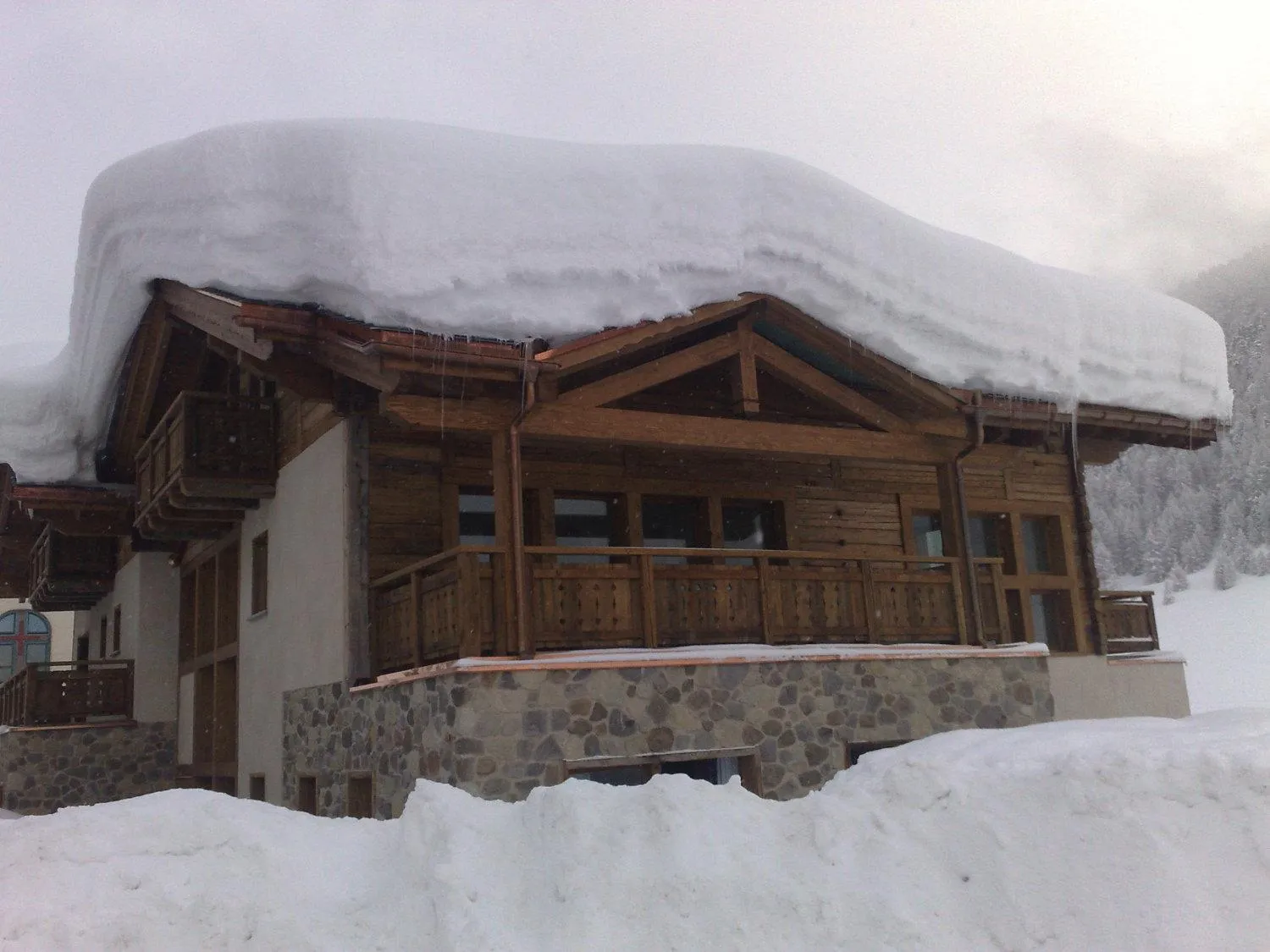 Property building in Paradise Lodge