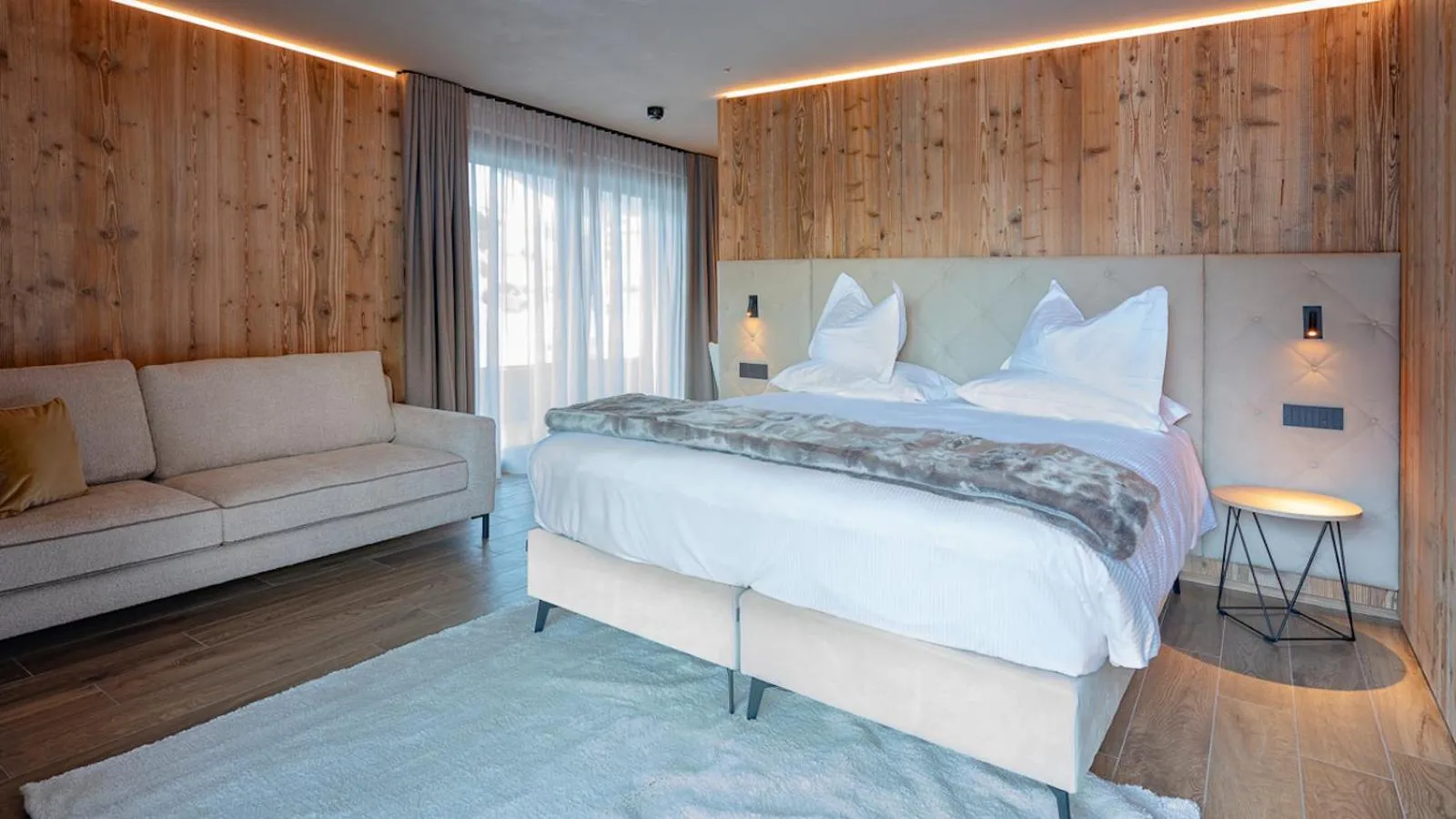 Bed in Paradise Lodge