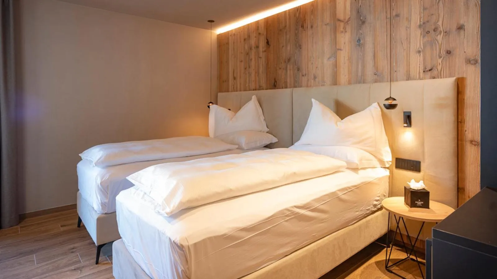 Bed in Paradise Lodge