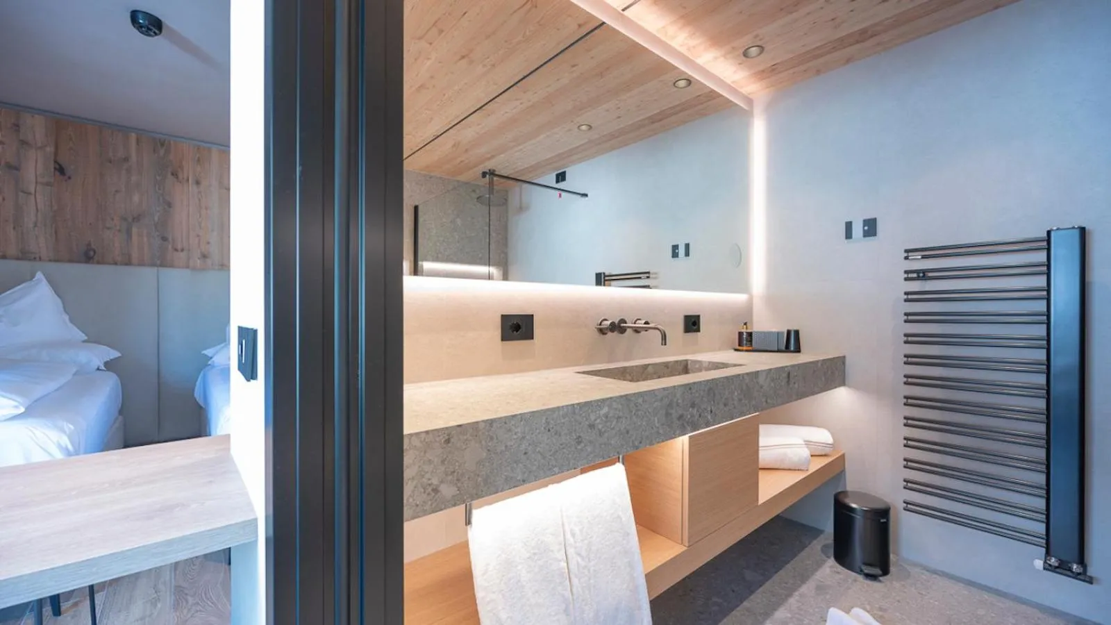 Bed in Paradise Lodge