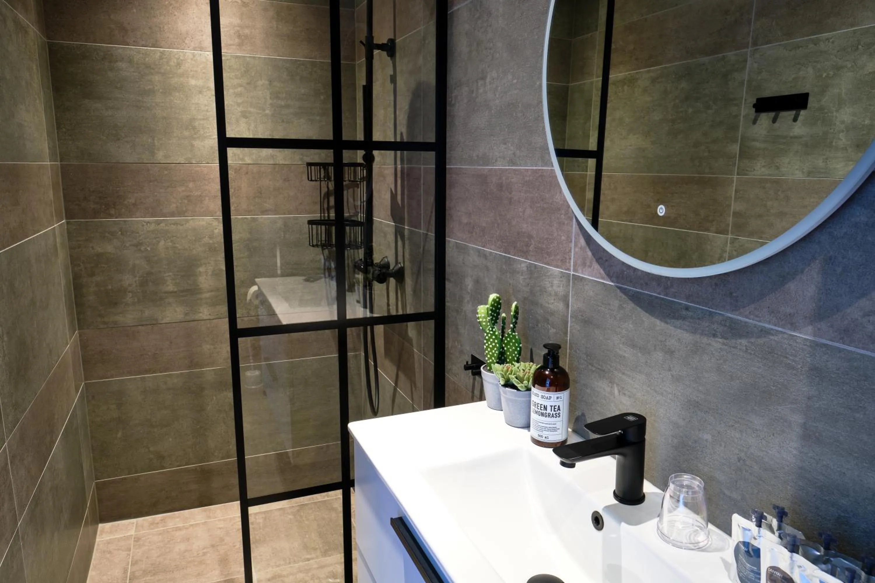 Bathroom in Moss Hotel & Apartments