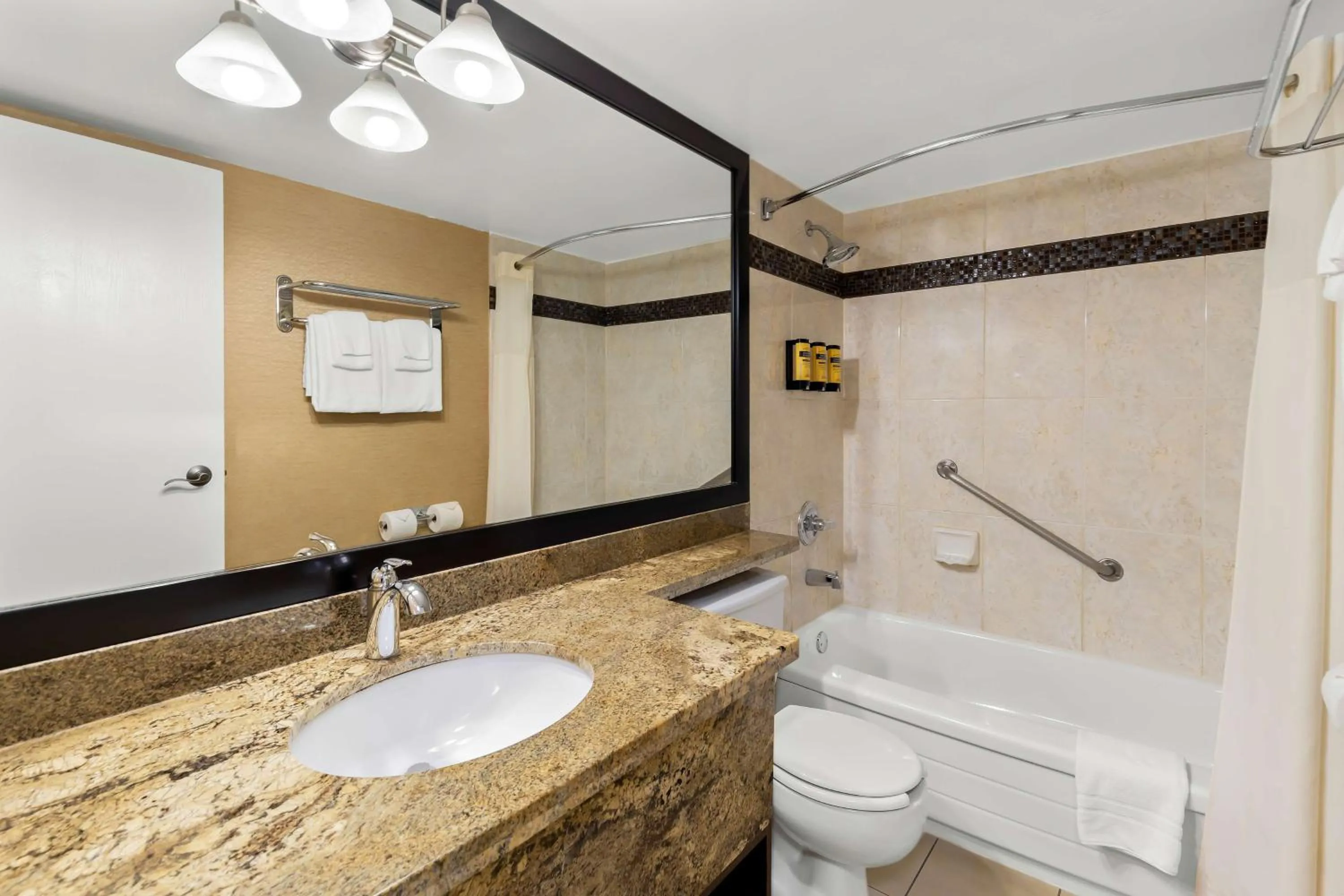 Bathroom in Best Western PLUS Inner Harbour Hotel