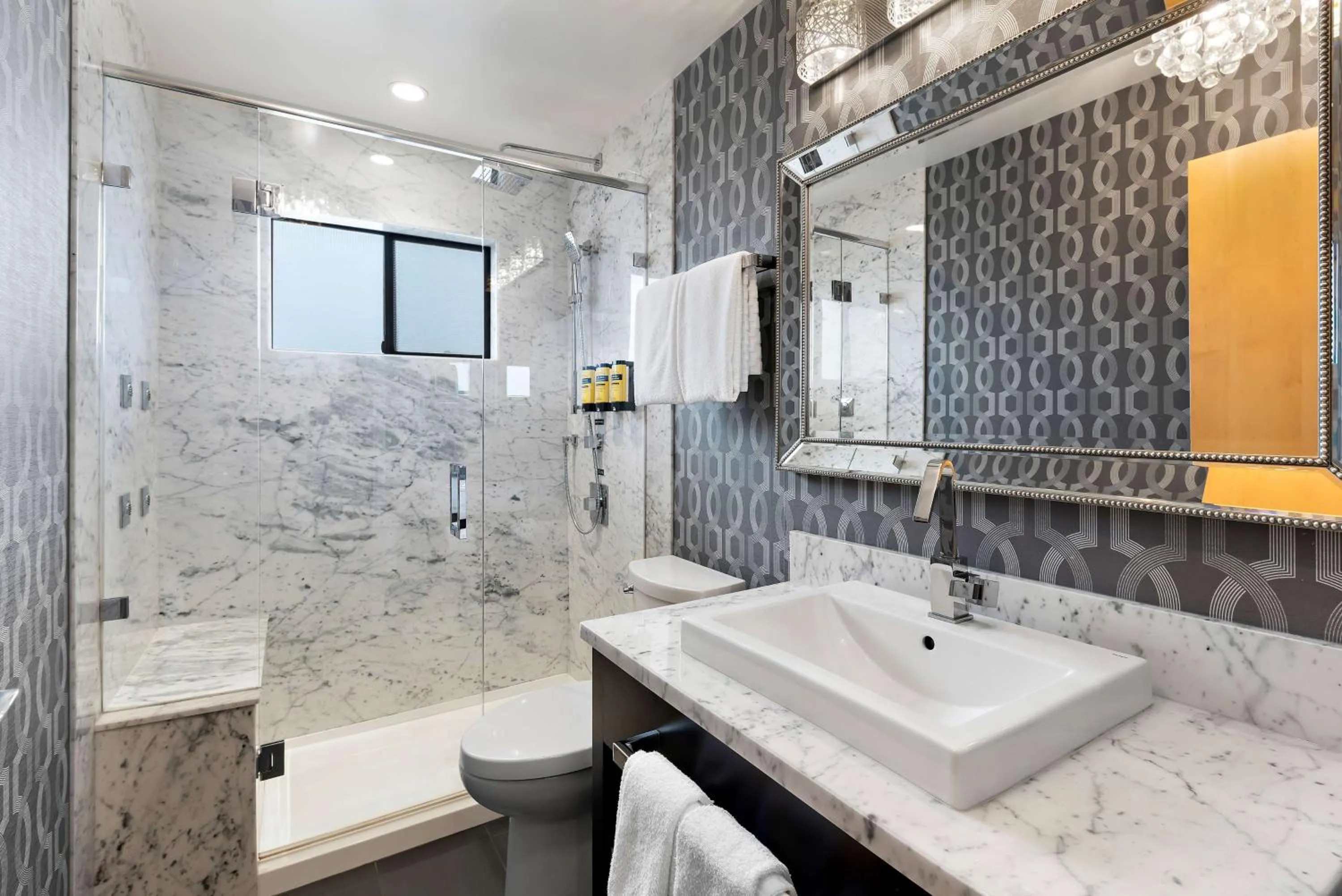 Photo of the whole room in Best Western PLUS Inner Harbour Hotel