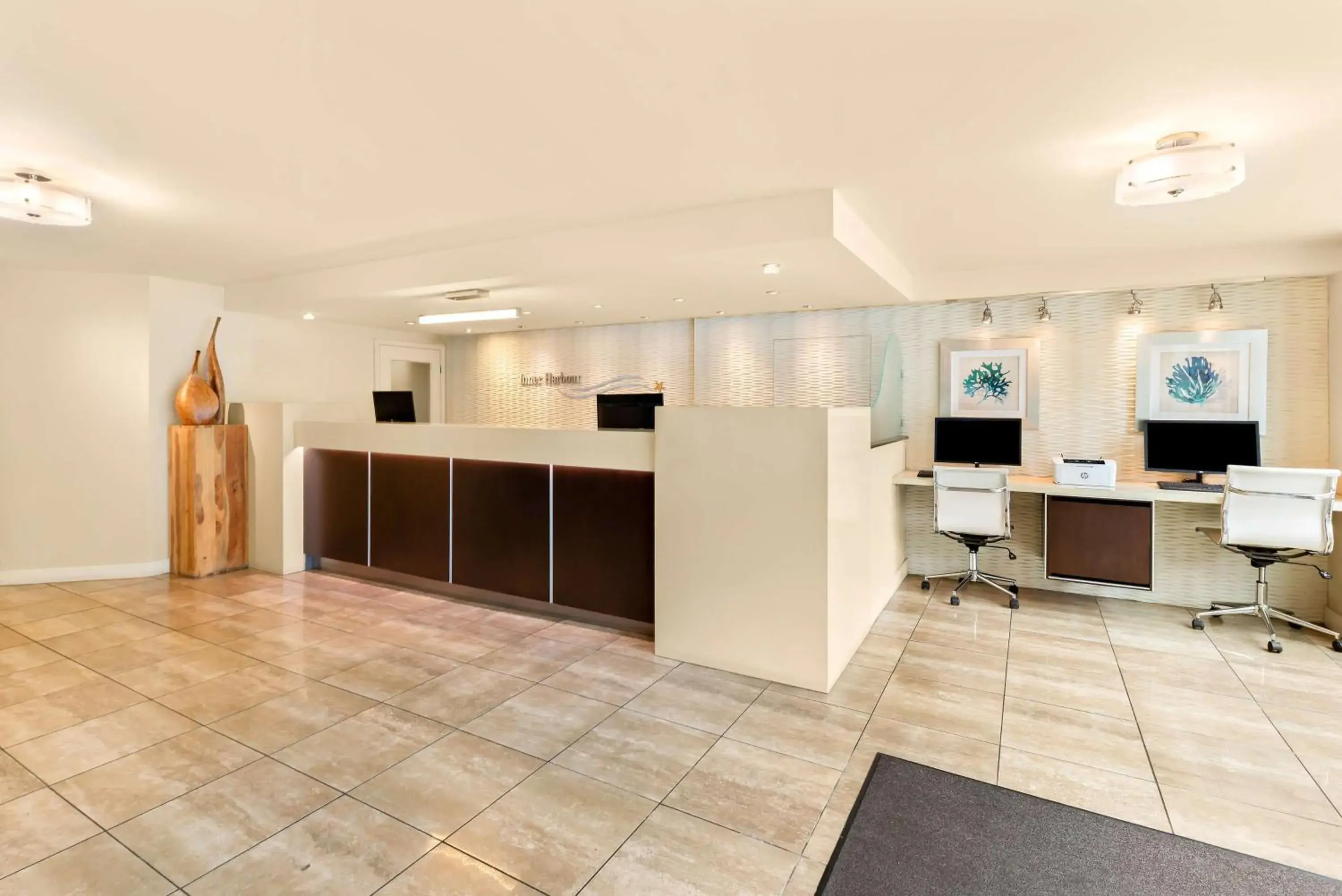 Lobby or reception in Best Western PLUS Inner Harbour Hotel Lobby or reception in Best Western PLUS Inner Harbour Hotel