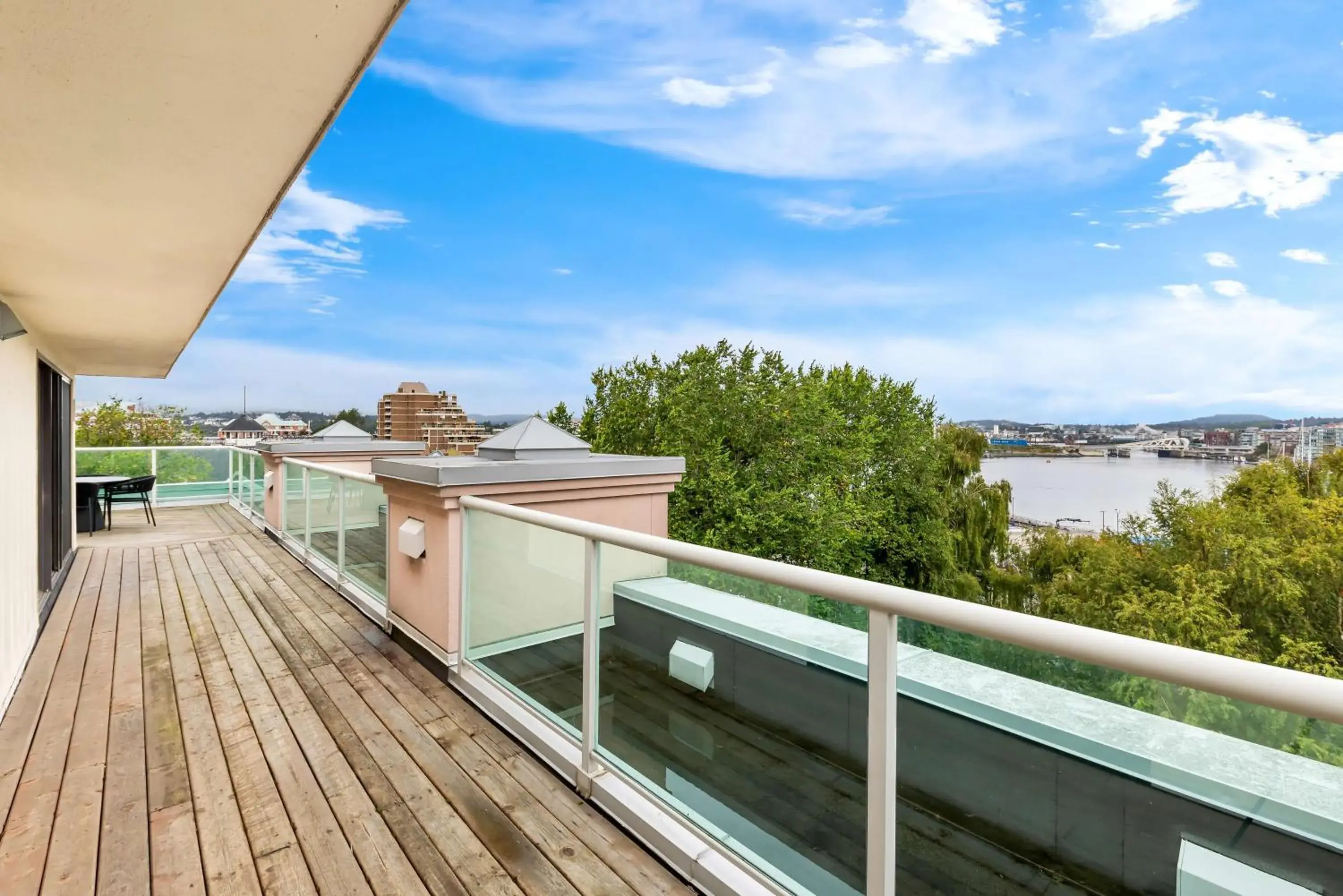 Photo of the whole room in Best Western PLUS Inner Harbour Hotel Photo of the whole room in Best Western PLUS Inner Harbour Hotel