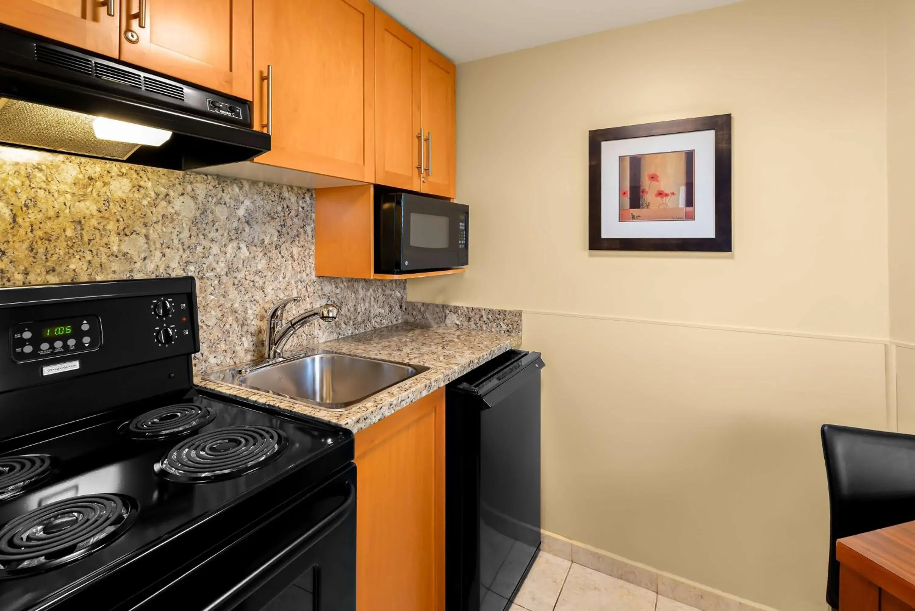 Bedroom in Best Western PLUS Inner Harbour Hotel Bedroom in Best Western PLUS Inner Harbour Hotel