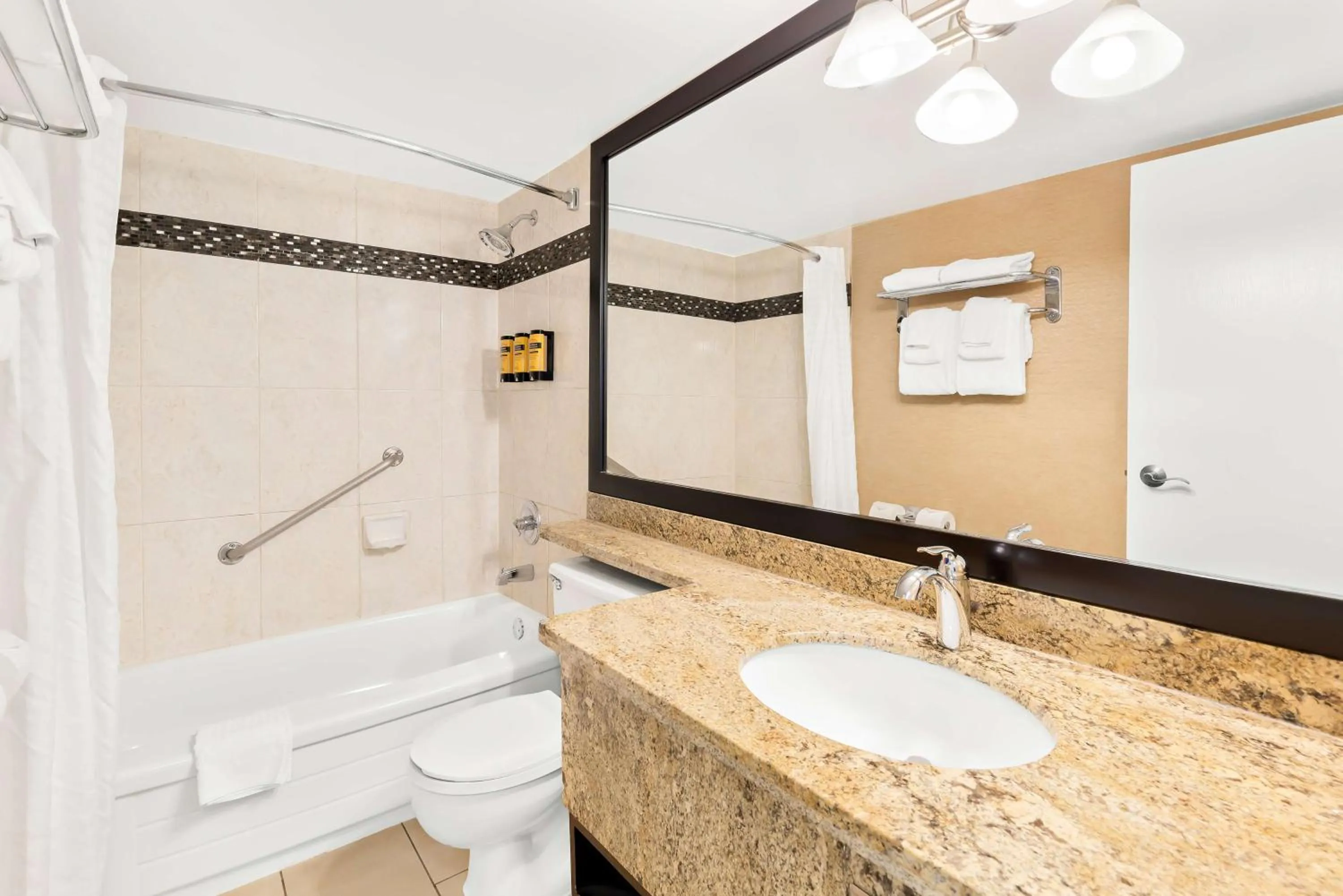 Bathroom in Best Western PLUS Inner Harbour Hotel