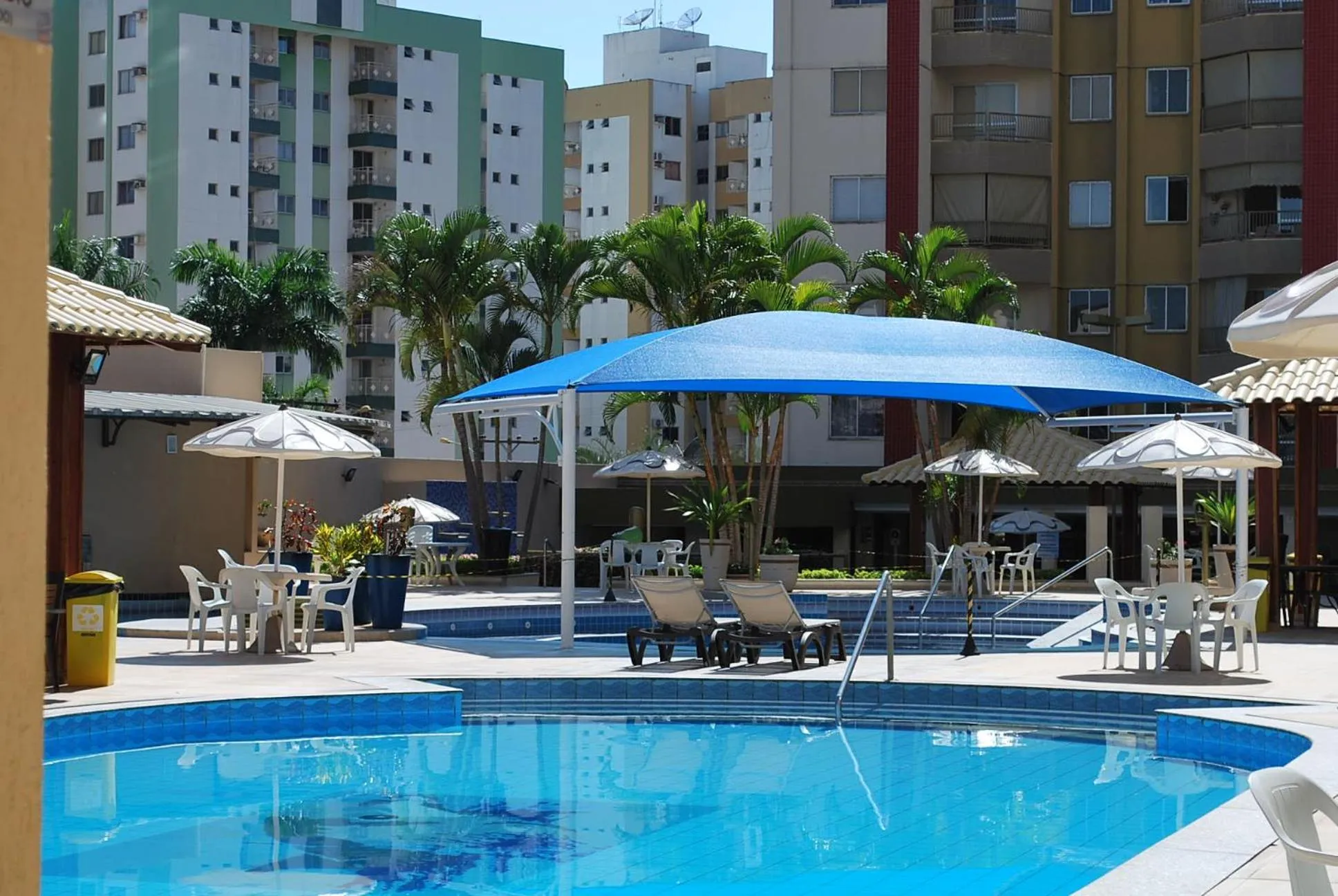 Swimming pool in Prive das Thermas I Caldas Novas - ACHEI FERIAS - com roupa de cama