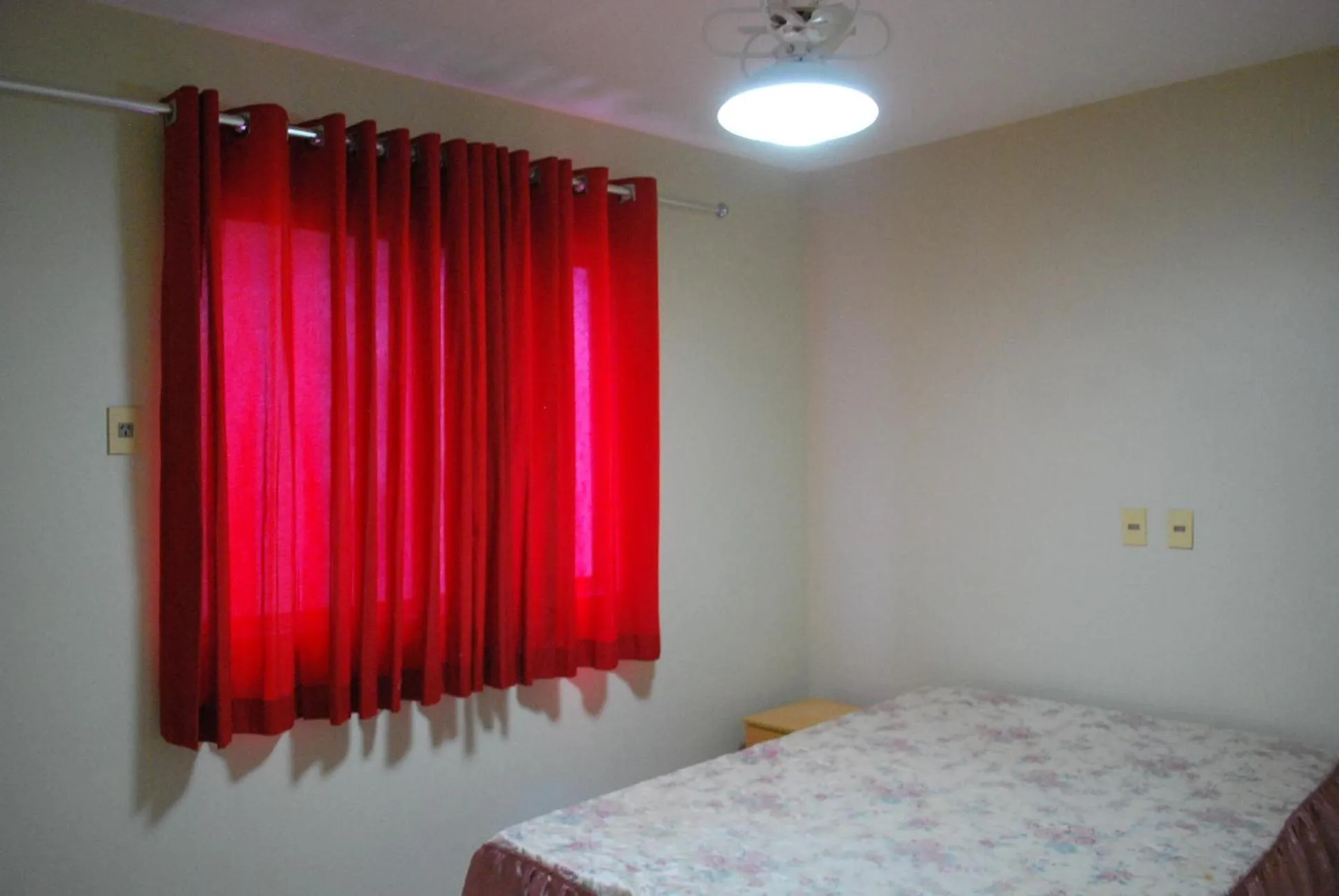 Photo of the whole room, Bed in Prive das Thermas I Caldas Novas - ACHEI FERIAS - com roupa de cama