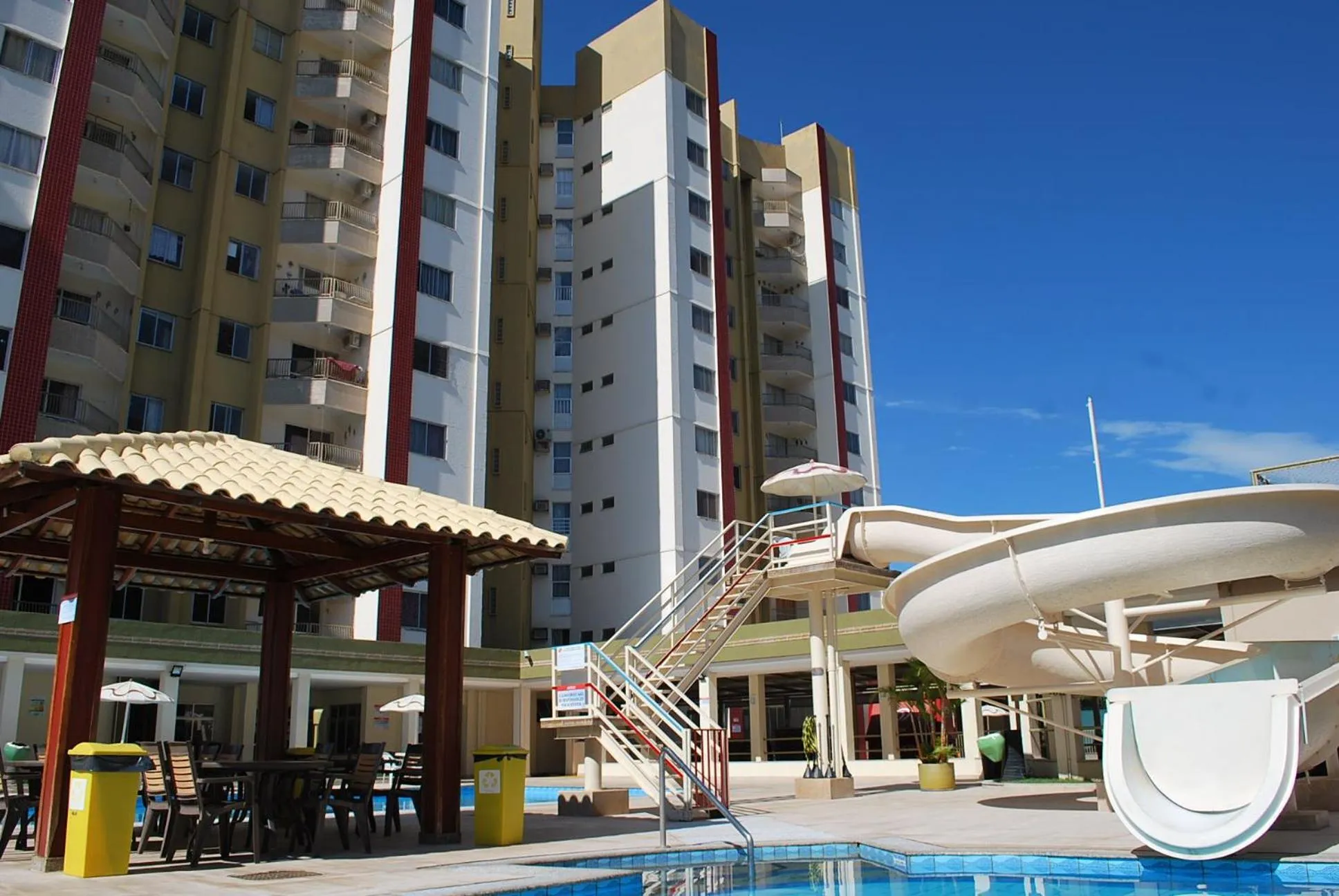 Property building in Prive das Thermas I Caldas Novas - ACHEI FERIAS - com roupa de cama