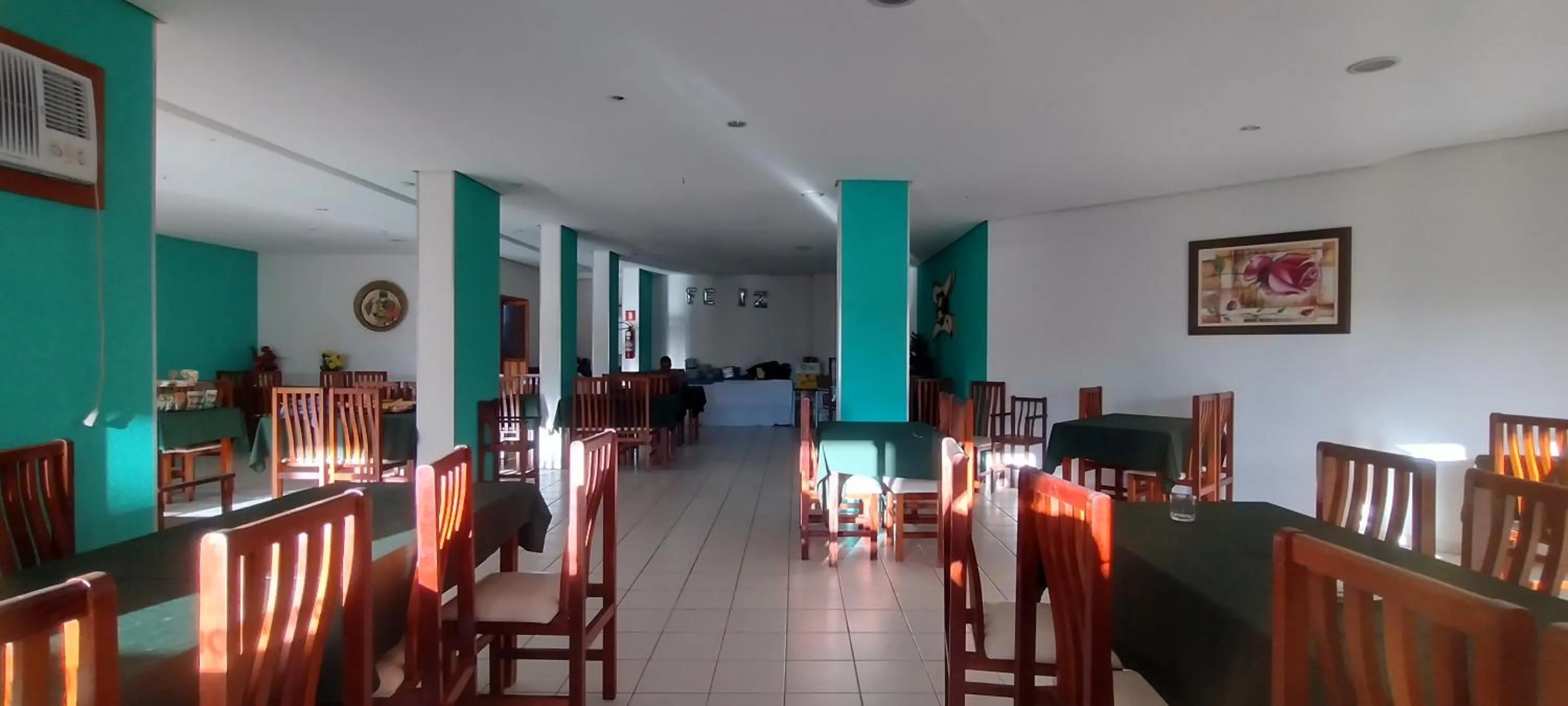 Dining area in Prive das Thermas I Caldas Novas - ACHEI FERIAS - com roupa de cama