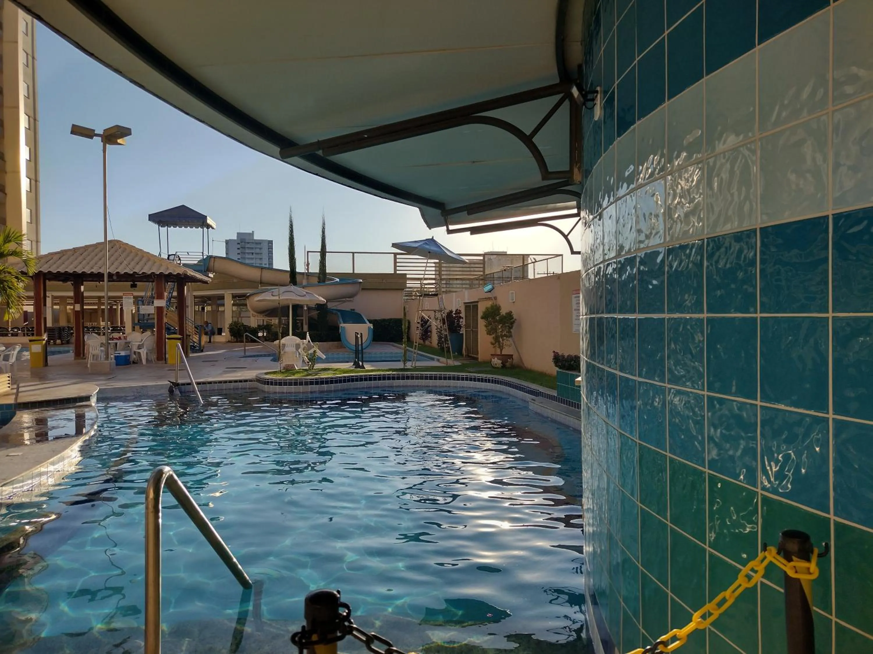 Swimming pool in Prive das Thermas I Caldas Novas - ACHEI FERIAS - com roupa de cama