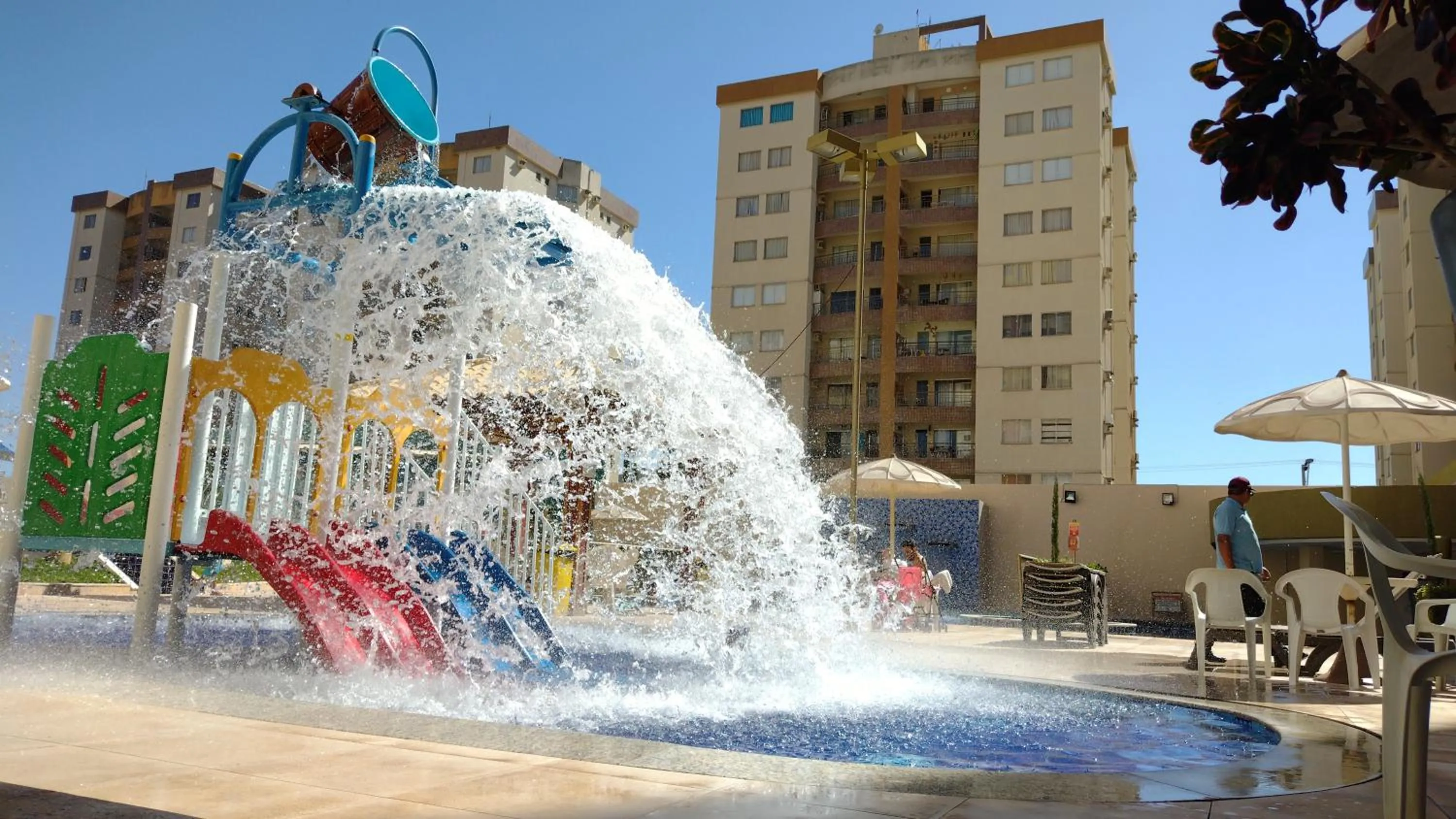 Swimming pool in Prive das Thermas I Caldas Novas - ACHEI FERIAS - com roupa de cama