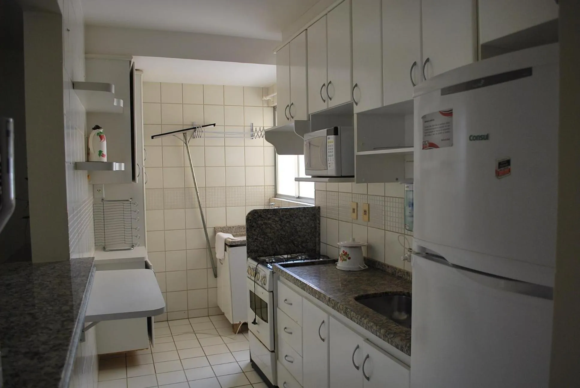 Communal kitchen in Prive das Thermas I Caldas Novas - ACHEI FERIAS - com roupa de cama