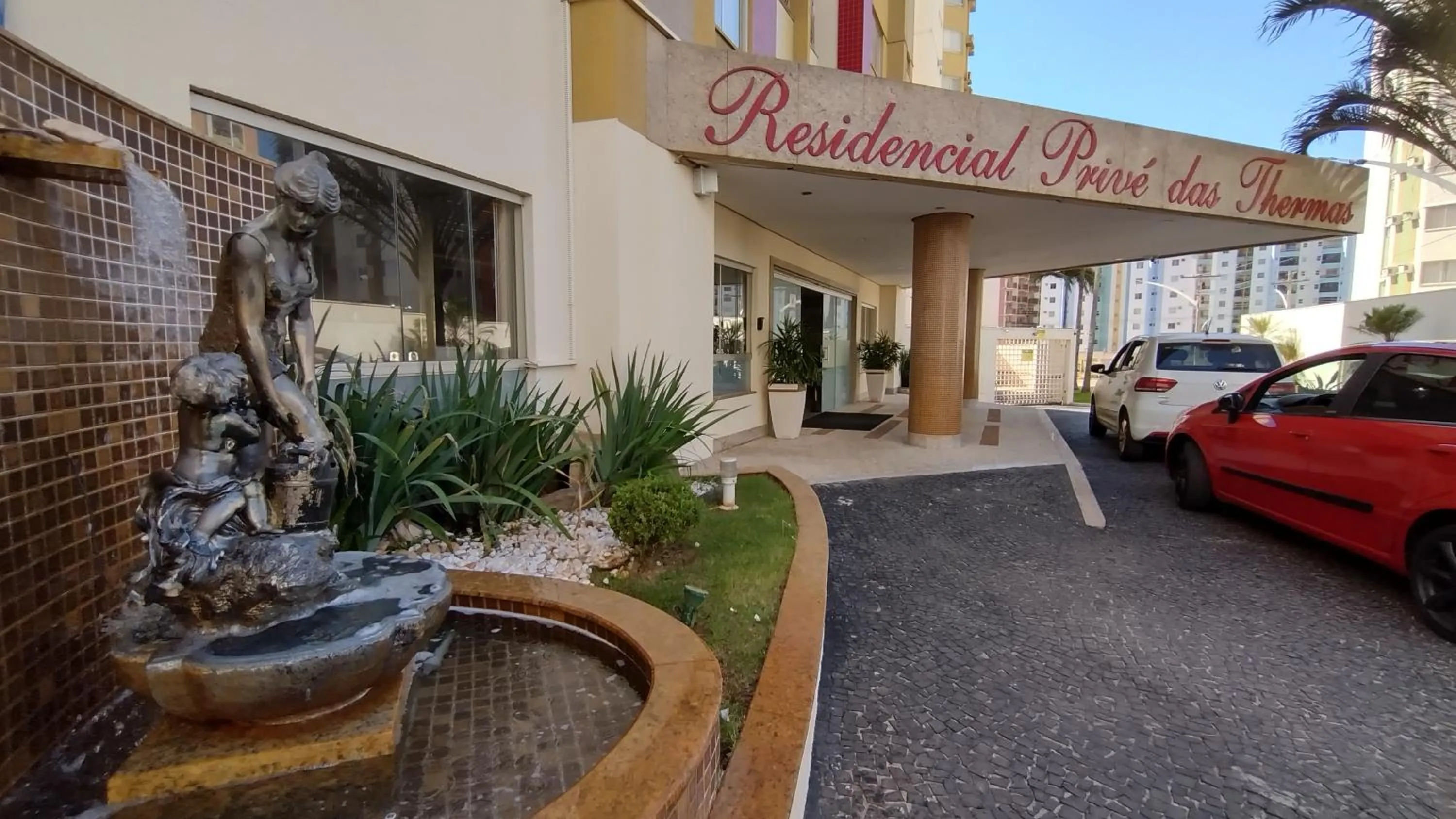 Facade/entrance in Prive das Thermas I Caldas Novas - ACHEI FERIAS - com roupa de cama