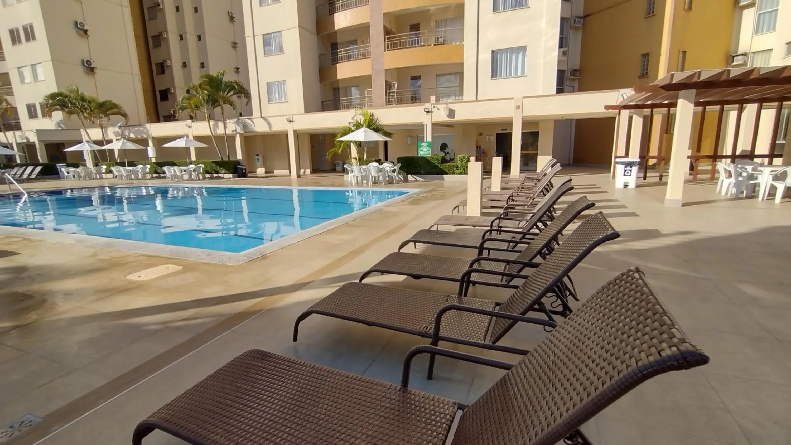 sunbed in Prive das Thermas II Caldas Novas - ACHEI FERIAS - Com Roupa de Cama