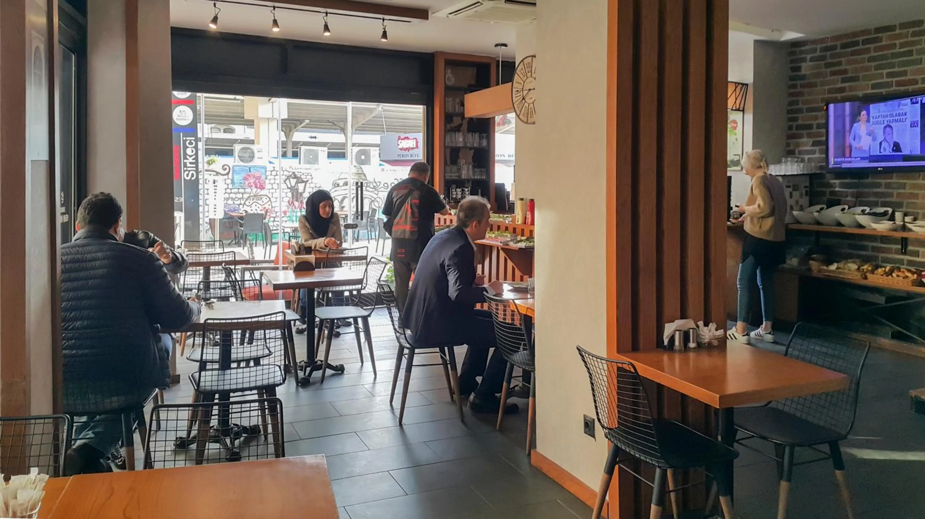 Restaurant/places to eat in Grand Esen Hotel