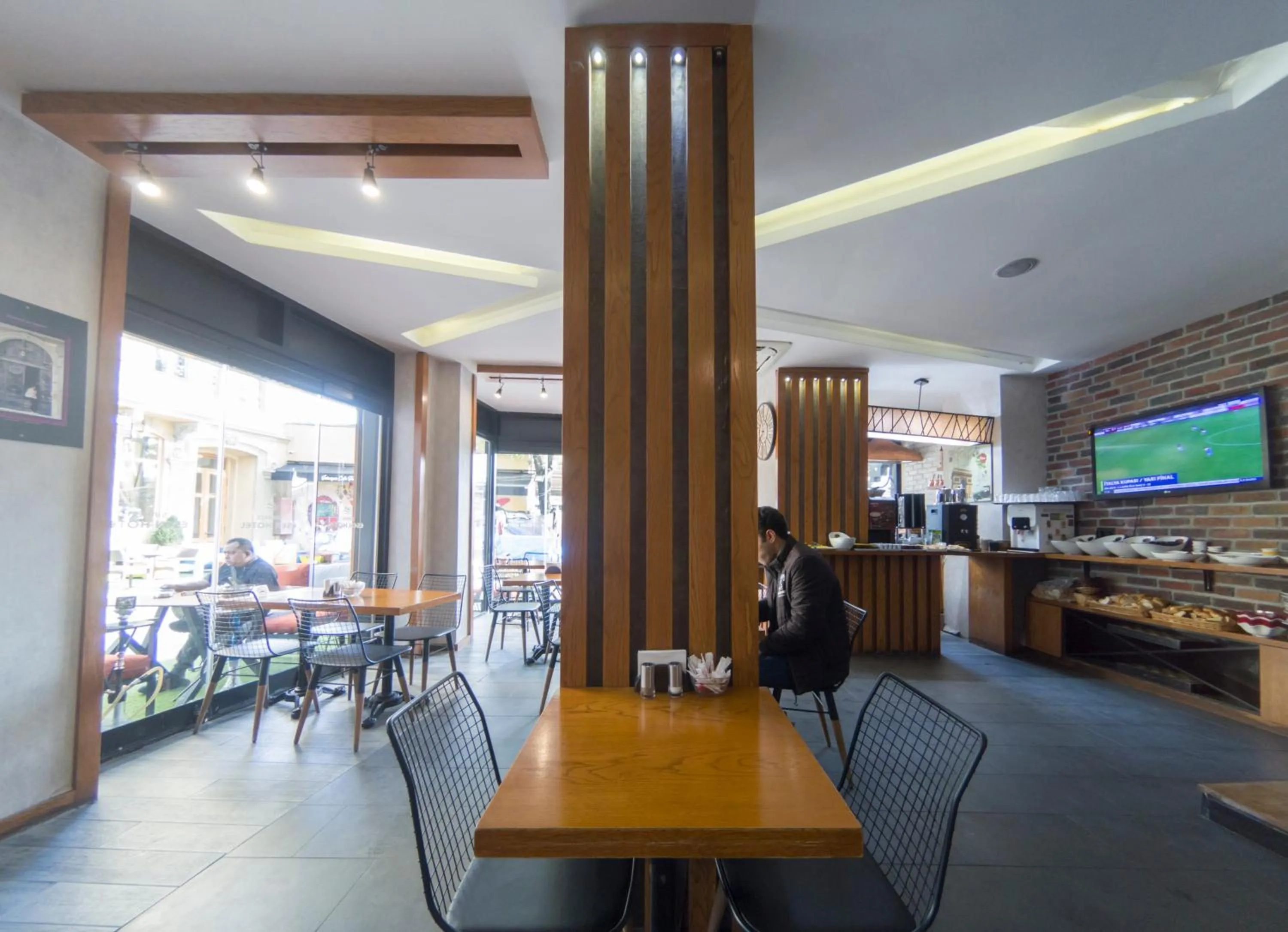 Restaurant/places to eat in Grand Esen Hotel