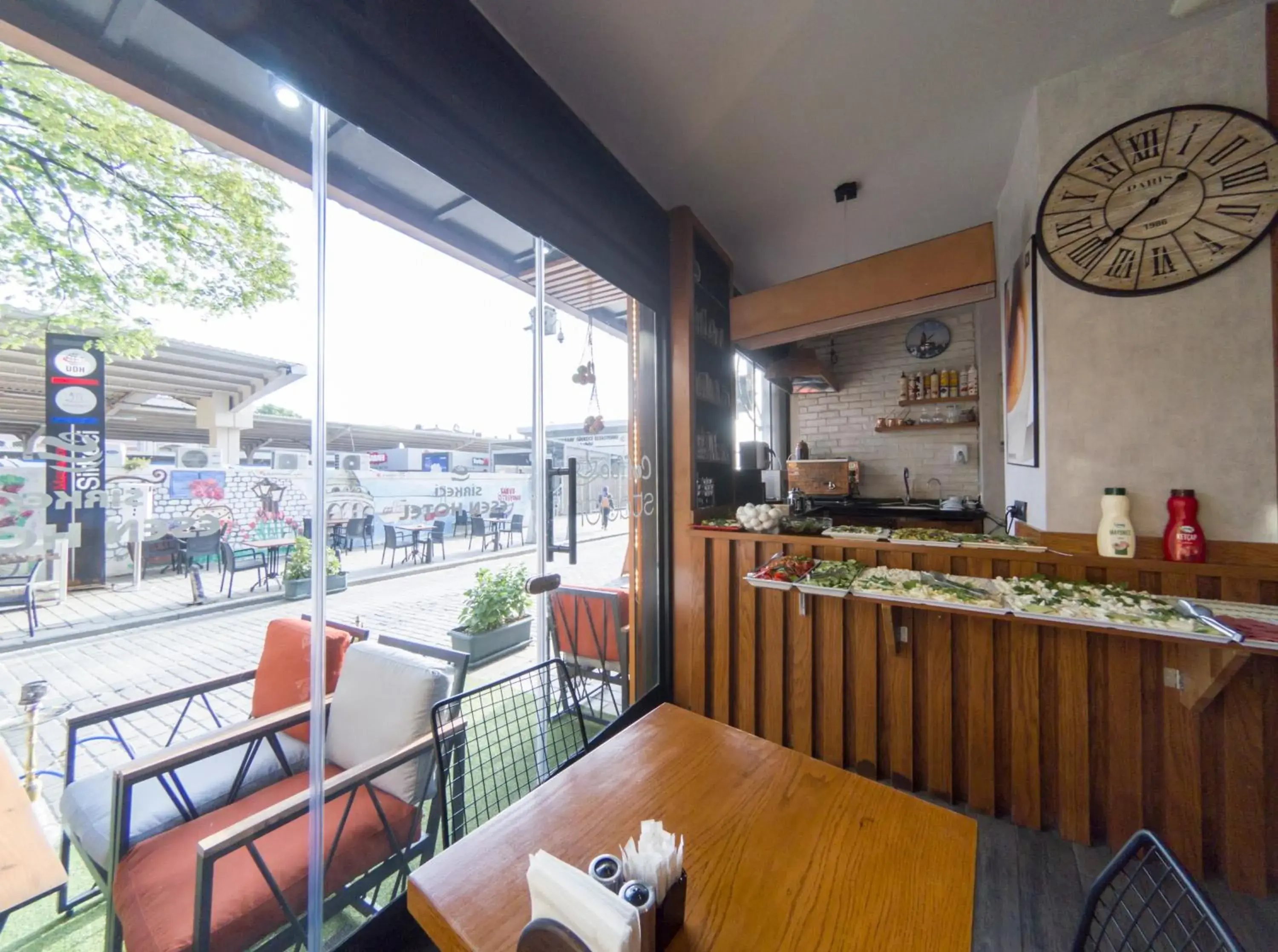 Restaurant/places to eat in Grand Esen Hotel Restaurant/places to eat in Grand Esen Hotel