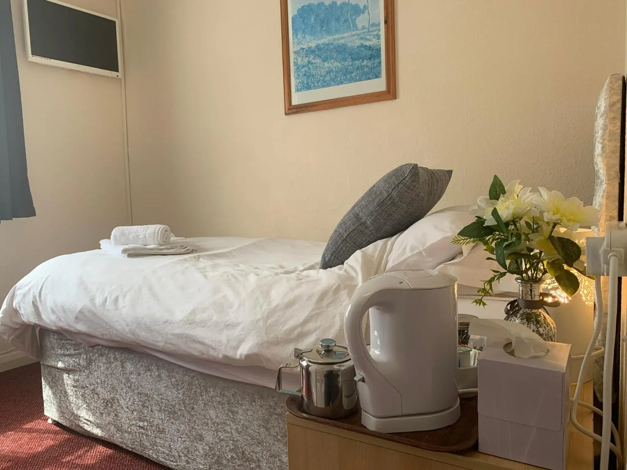 Single Room with Private Bathroom - single occupancy in St Anne's Road Guest House Single Room with Private Bathroom - single occupancy in St Anne's Road Guest House