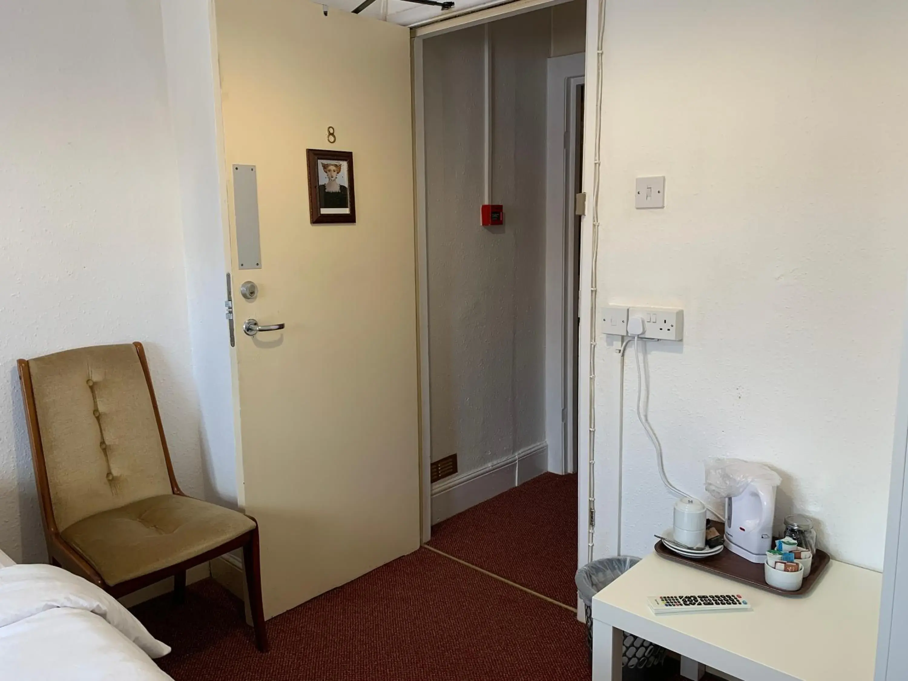Double Room with Shared Bathroom in St Anne's Road Guest House Double Room with Shared Bathroom in St Anne's Road Guest House