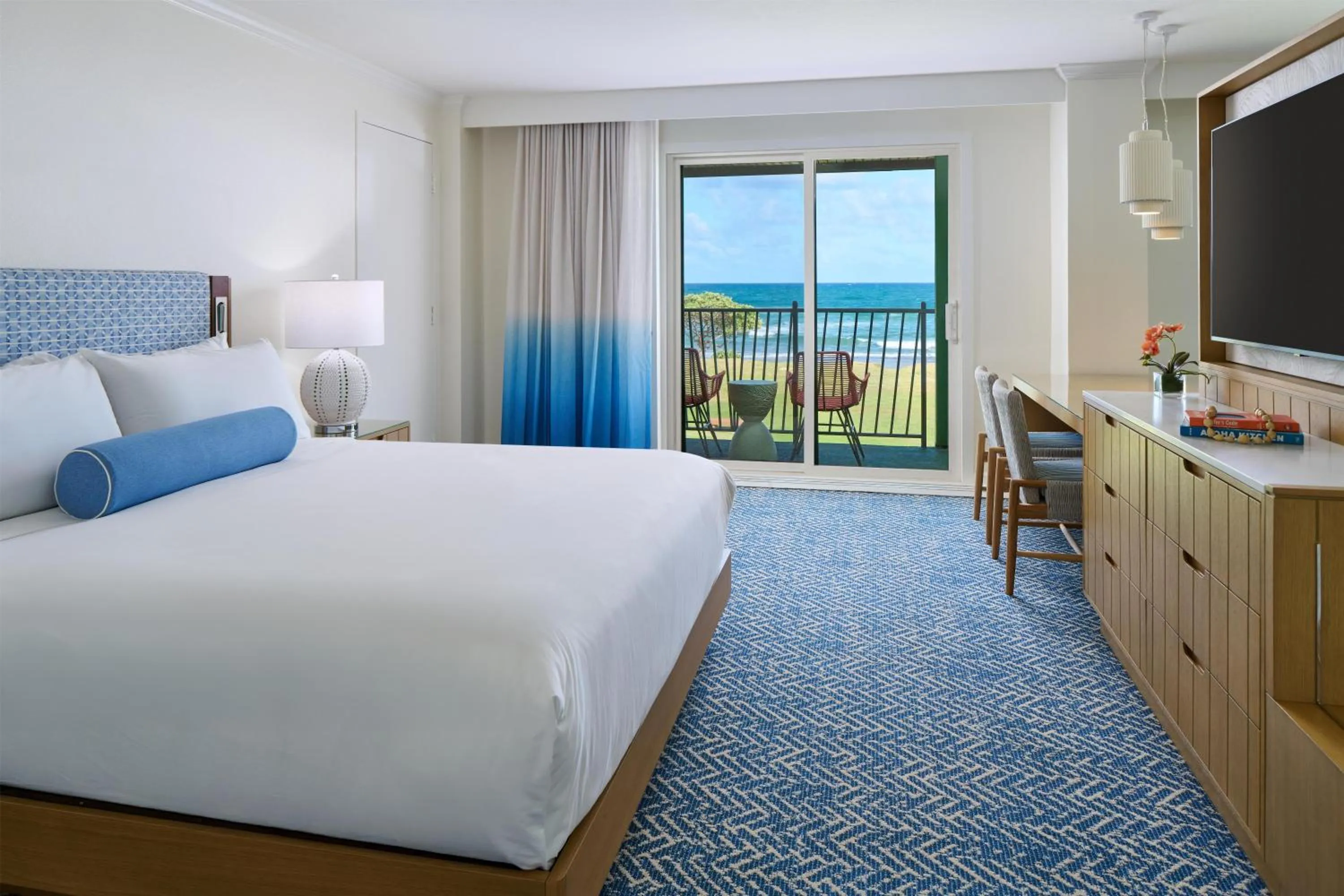 Bedroom, Bed in OUTRIGGER Kaua'i Beach Resort & Spa