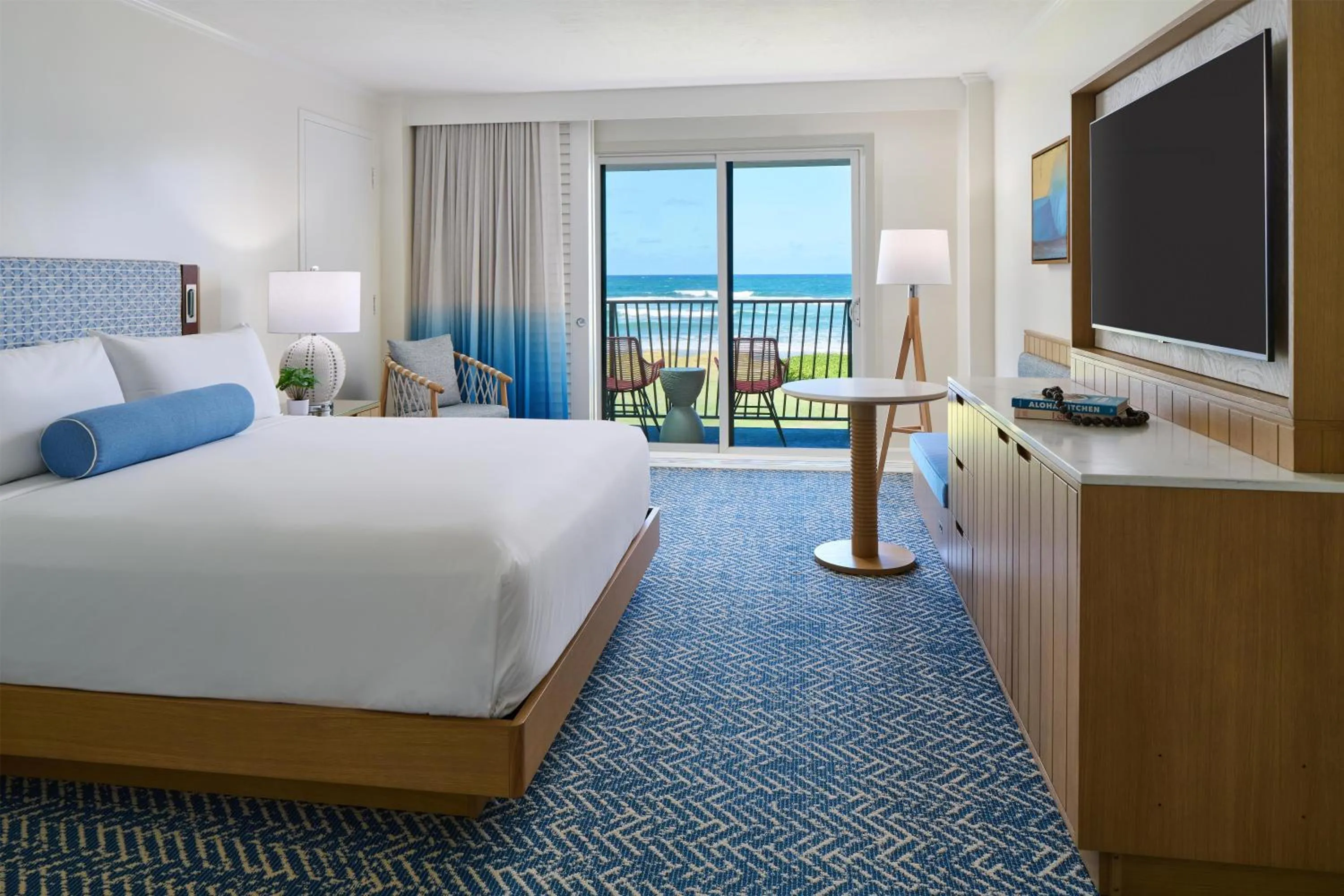 Bedroom, Bed in OUTRIGGER Kaua'i Beach Resort & Spa