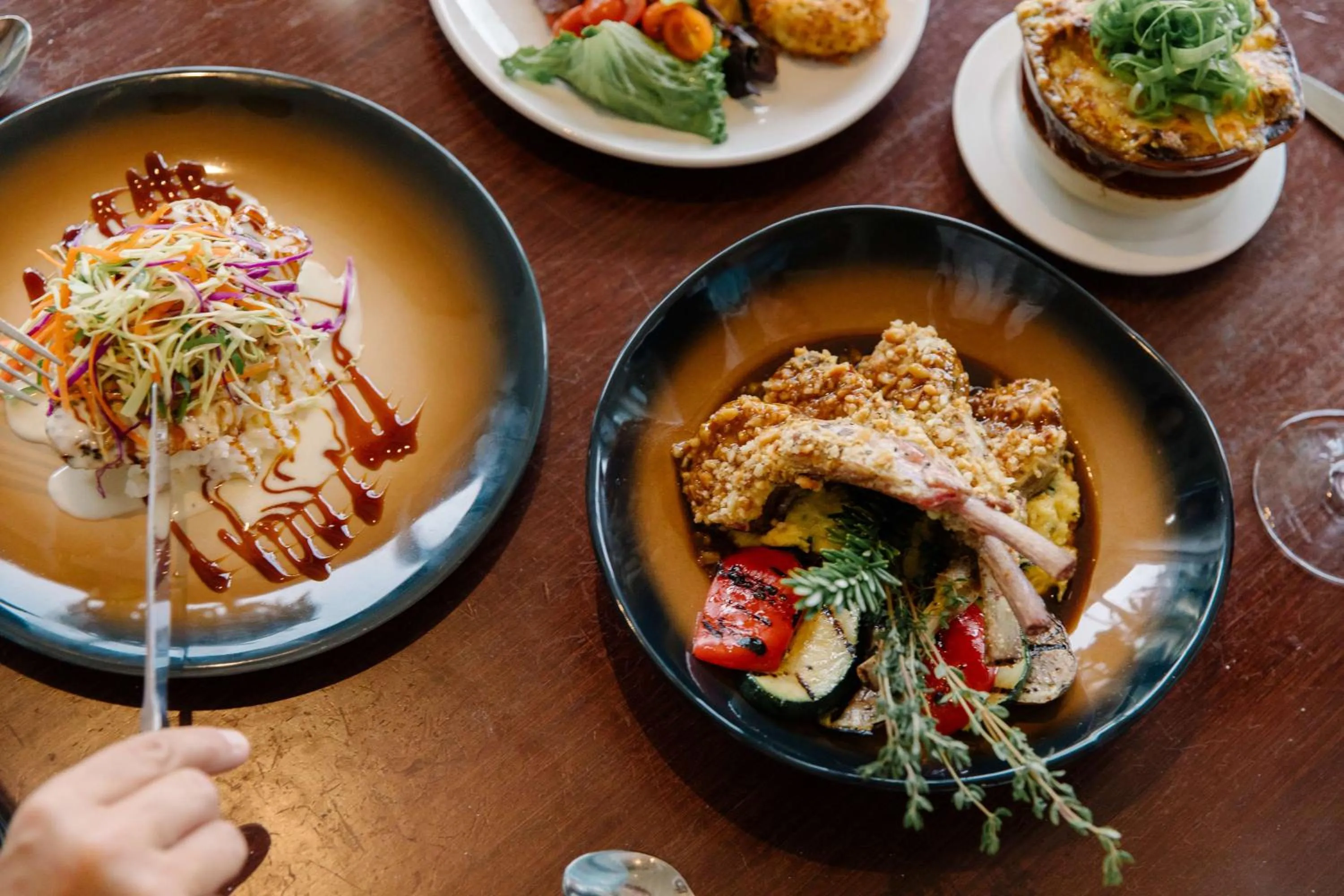 Restaurant/places to eat in OUTRIGGER Kaua&#x27;i Beach Resort &amp; Spa