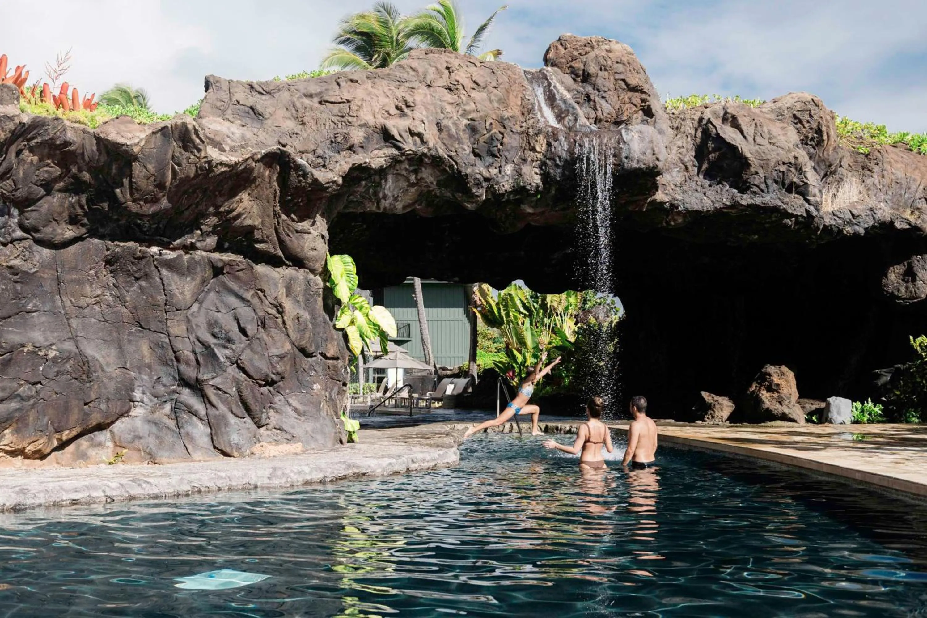 Pool view in OUTRIGGER Kaua&#x27;i Beach Resort &amp; Spa