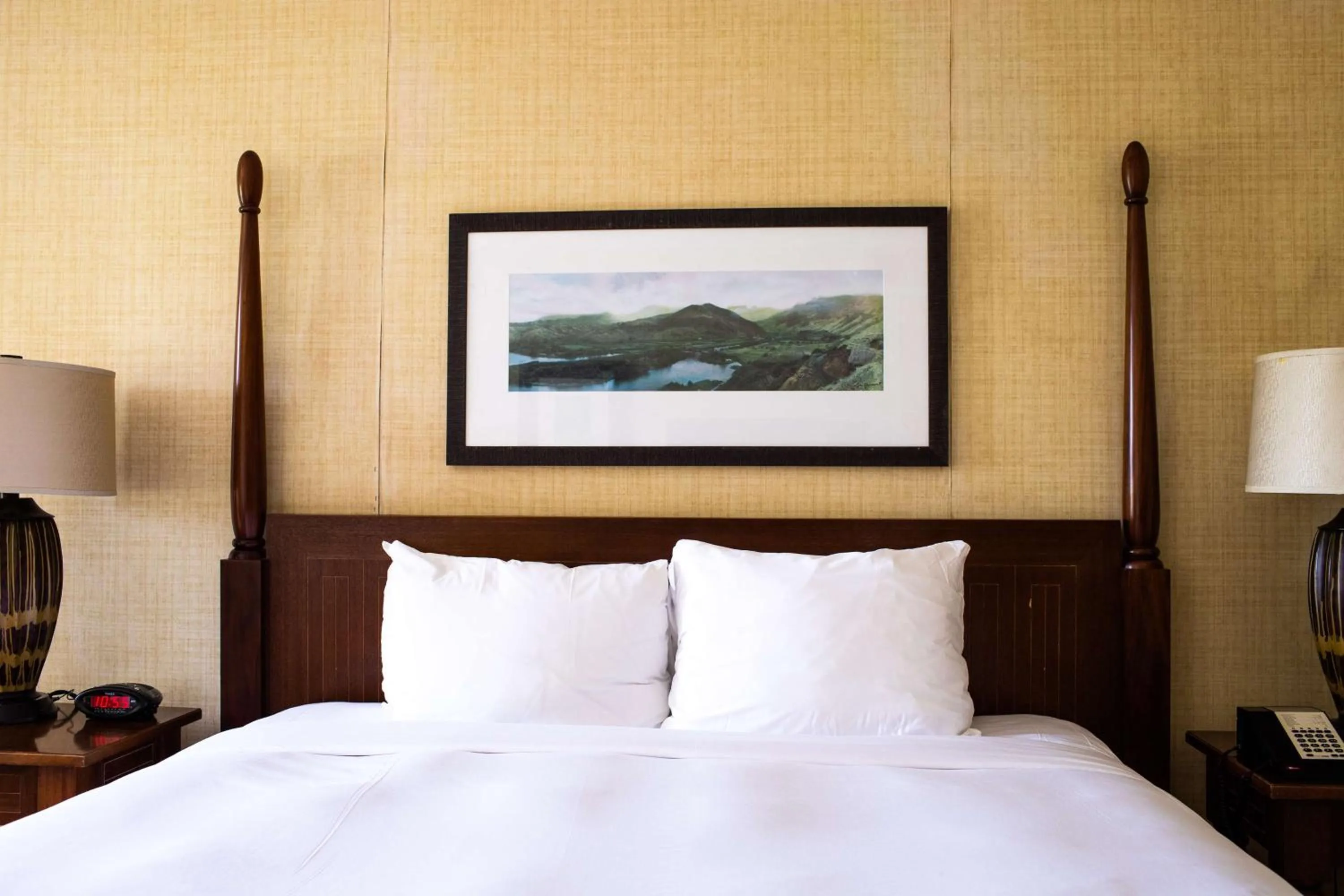 Bedroom, Bed in OUTRIGGER Kaua&#x27;i Beach Resort &amp; Spa