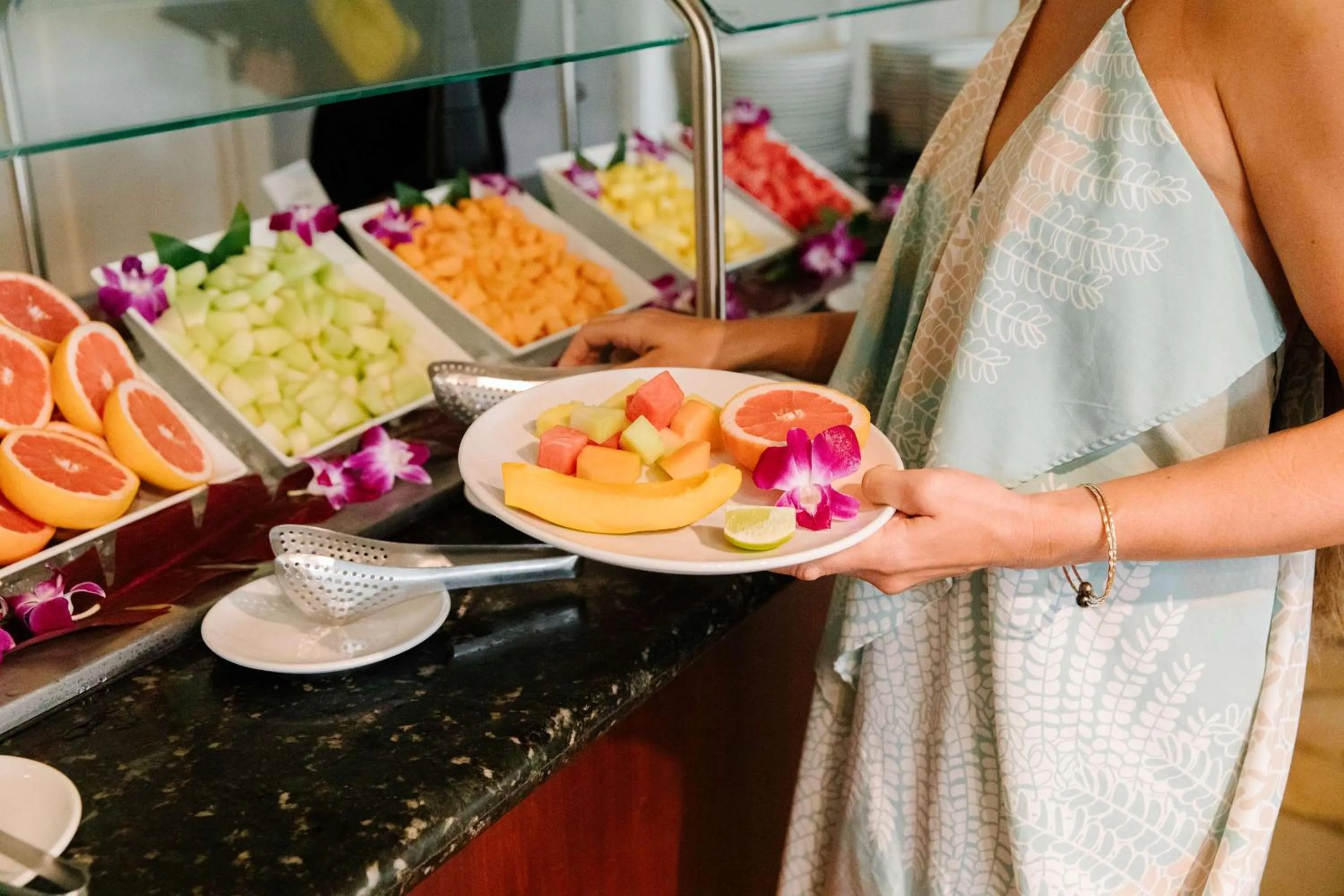 Restaurant/places to eat in OUTRIGGER Kaua&#x27;i Beach Resort &amp; Spa