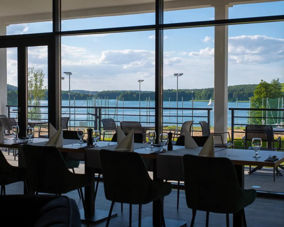 Restaurant/places to eat in Omega Hotel