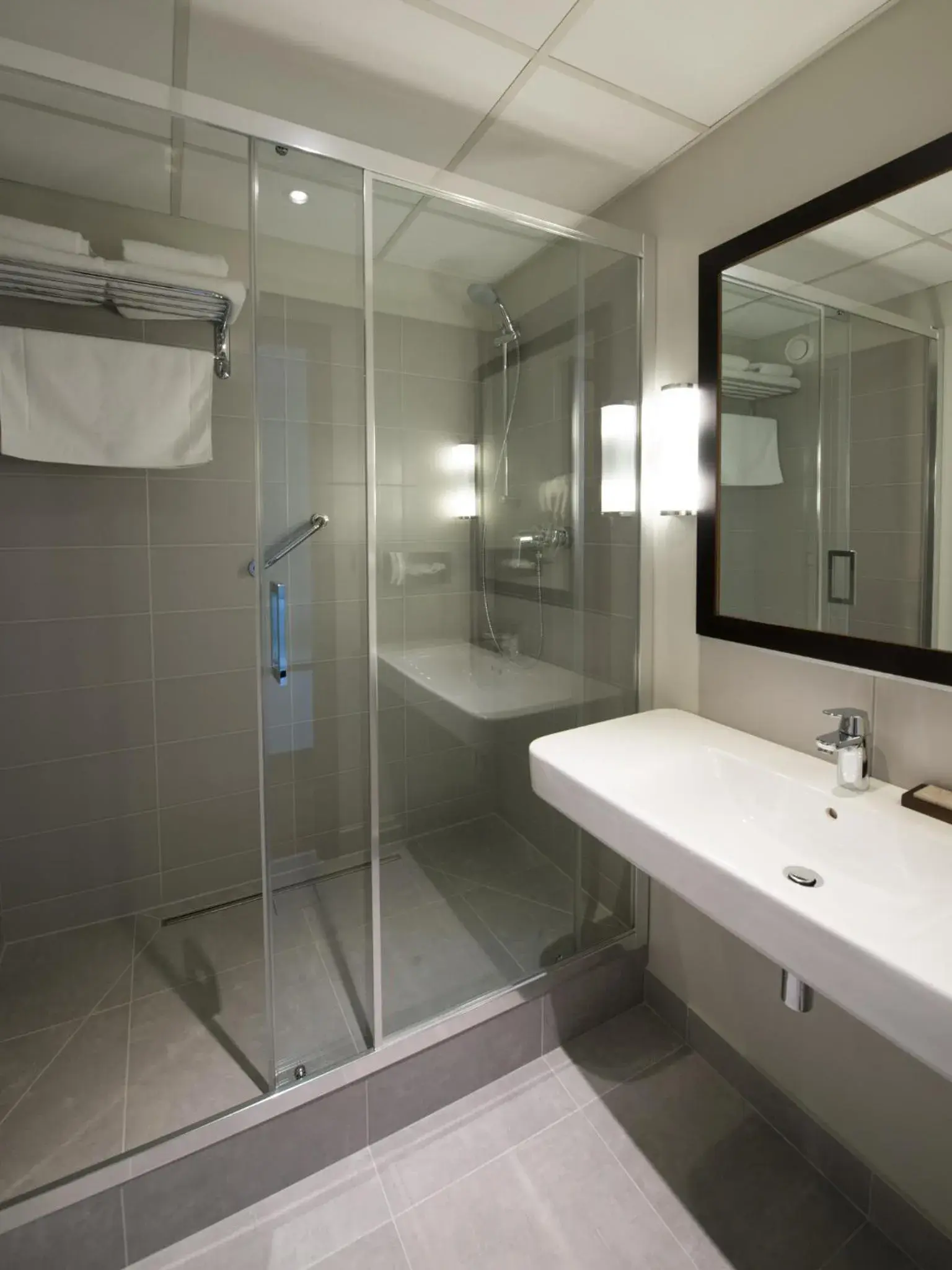 Superior Twin Room with Lake View - single occupancy in Omega Hotel Superior Twin Room with Lake View - single occupancy in Omega Hotel