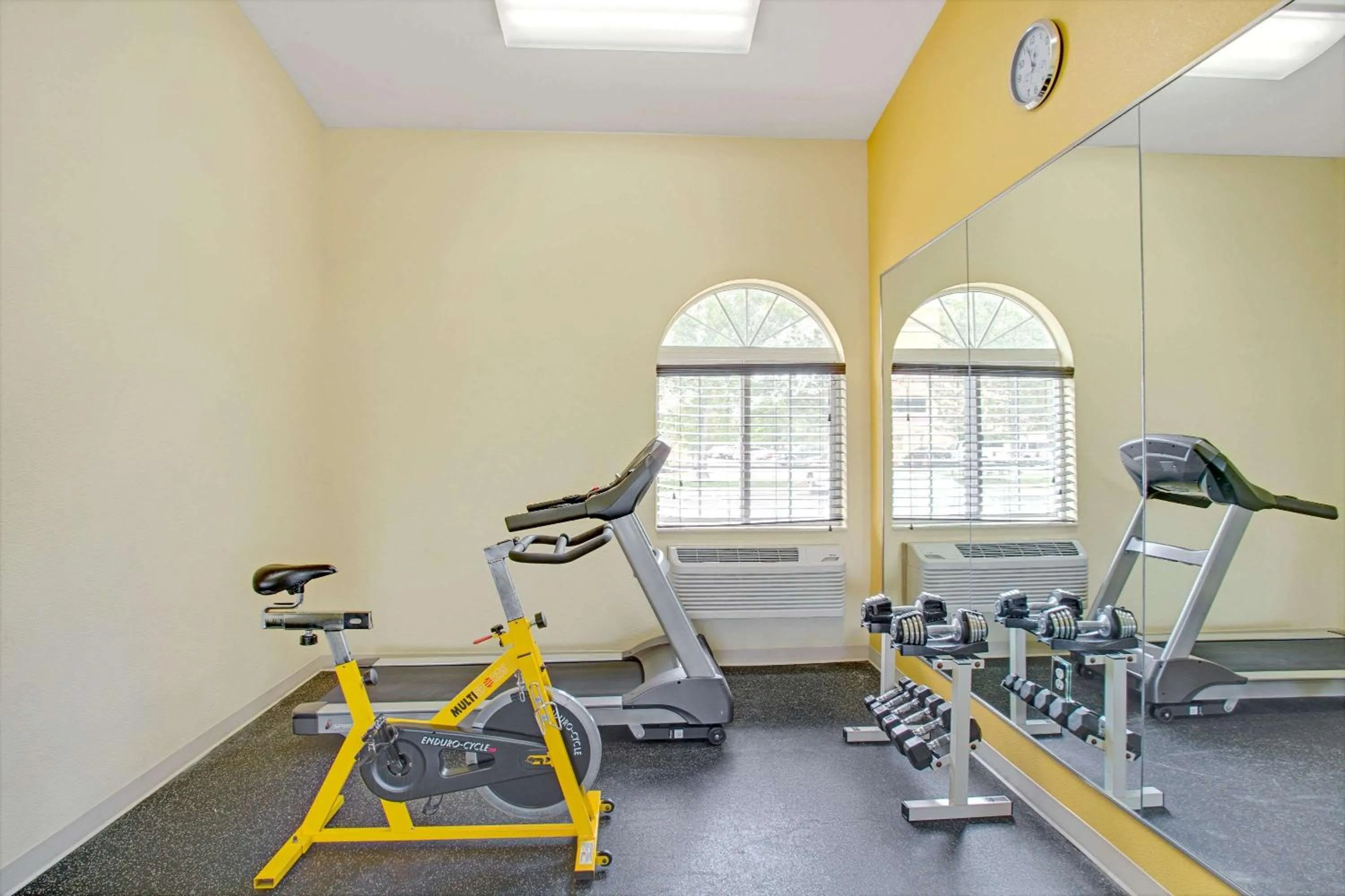 Fitness centre/facilities in Royal Inn Airport Salt Lake City