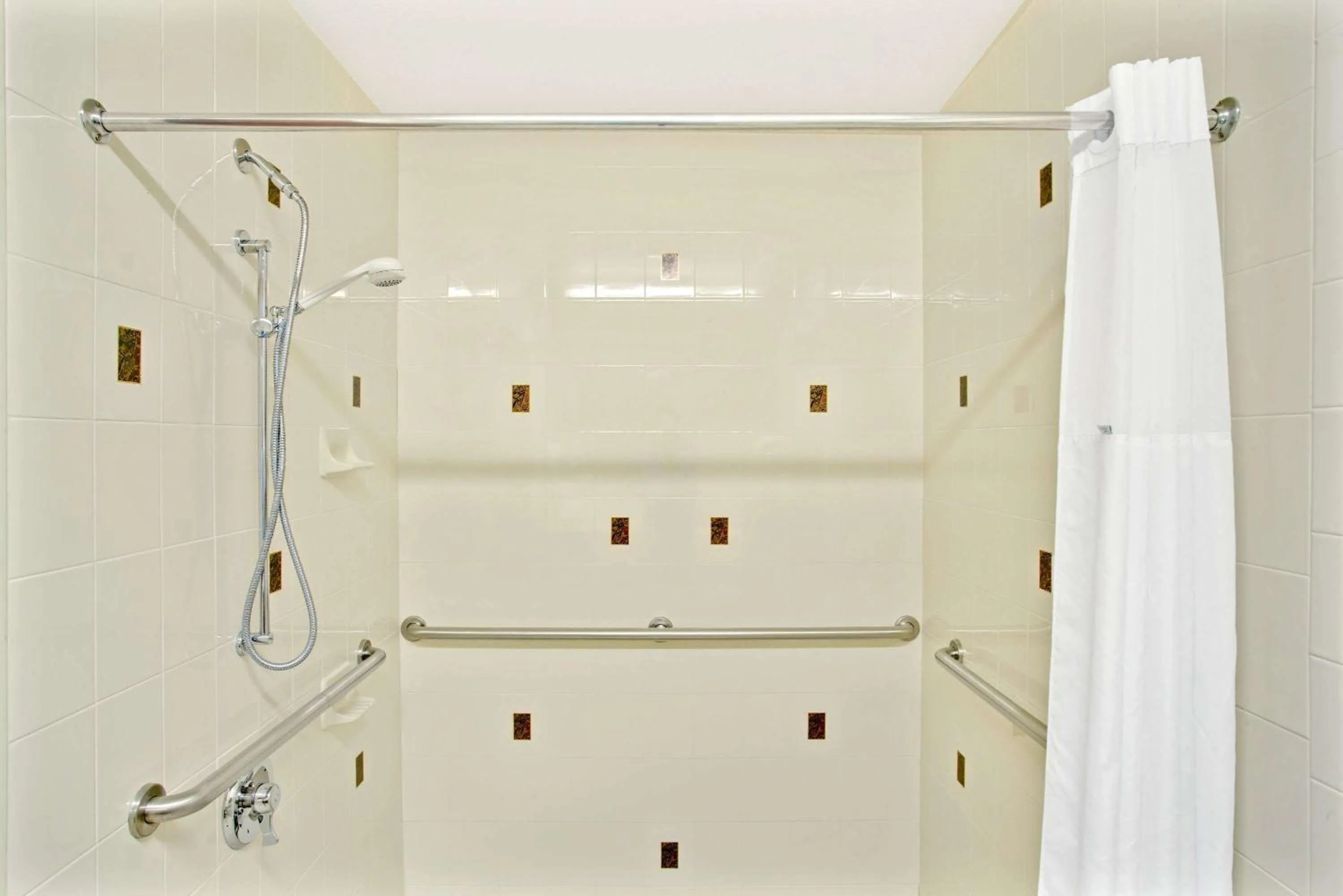 Bathroom in Royal Inn Airport Salt Lake City