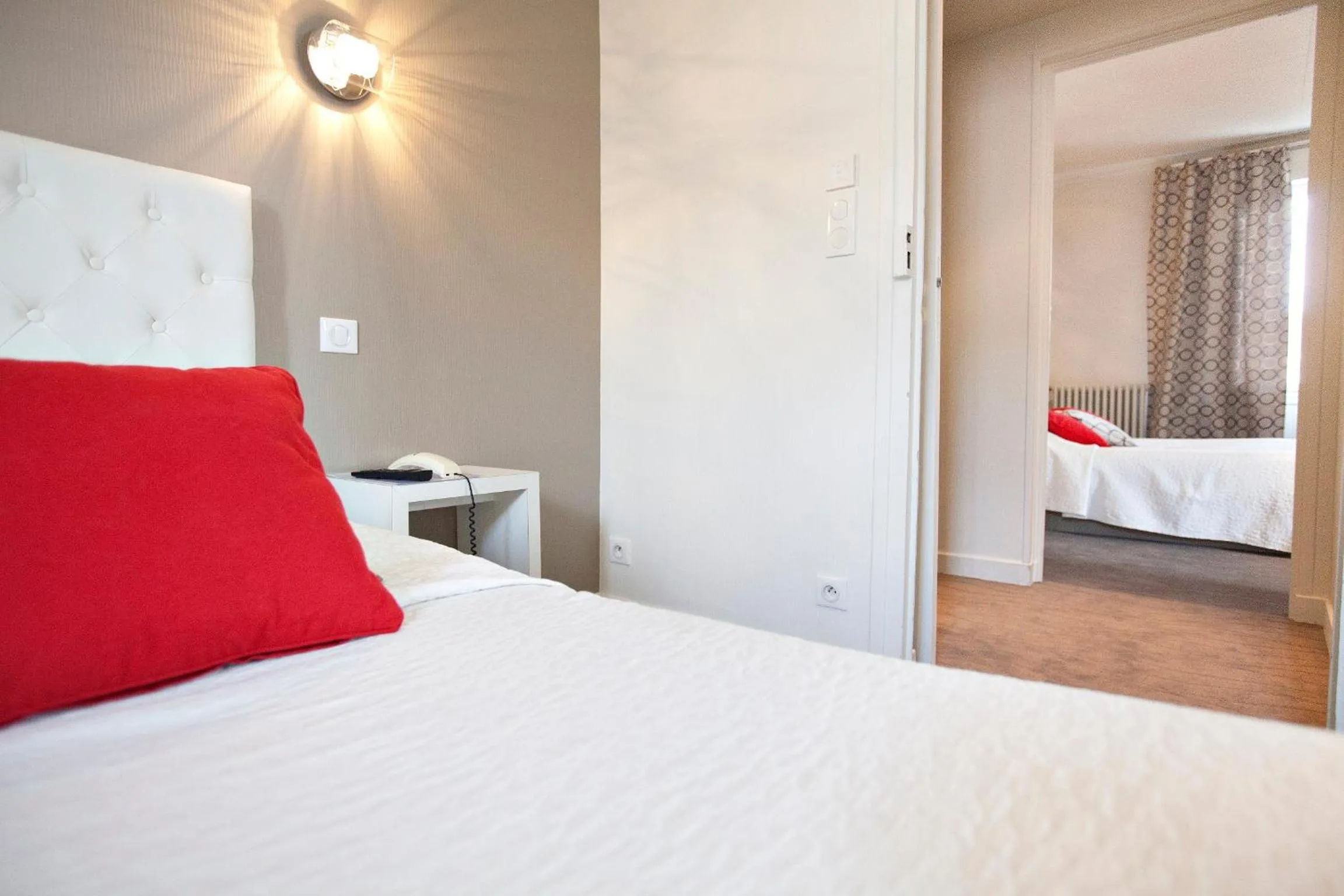 Bedroom, Bed in Hôtel Radio - Teritoria