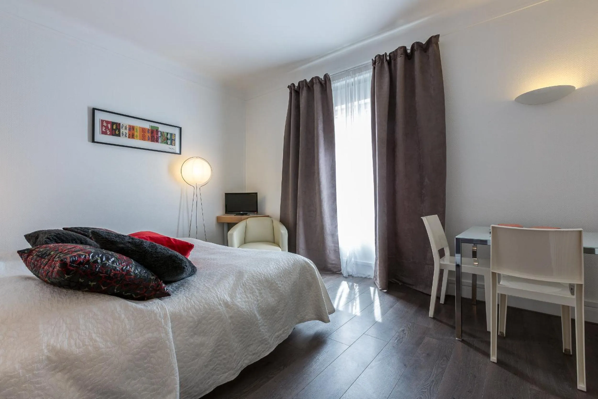 Bedroom, Bed in Hôtel Radio - Teritoria