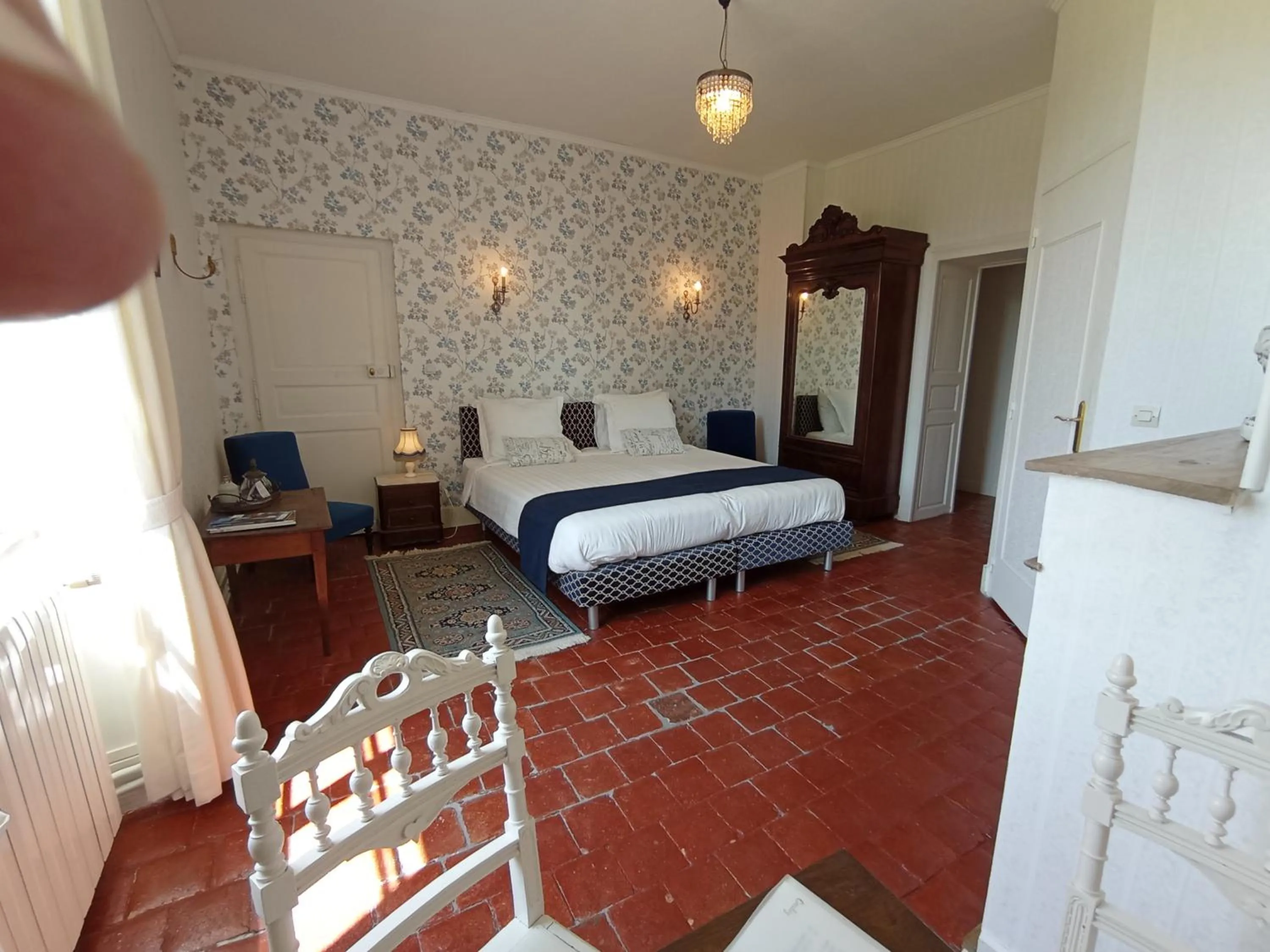 Bedroom, Bed in Château Latour